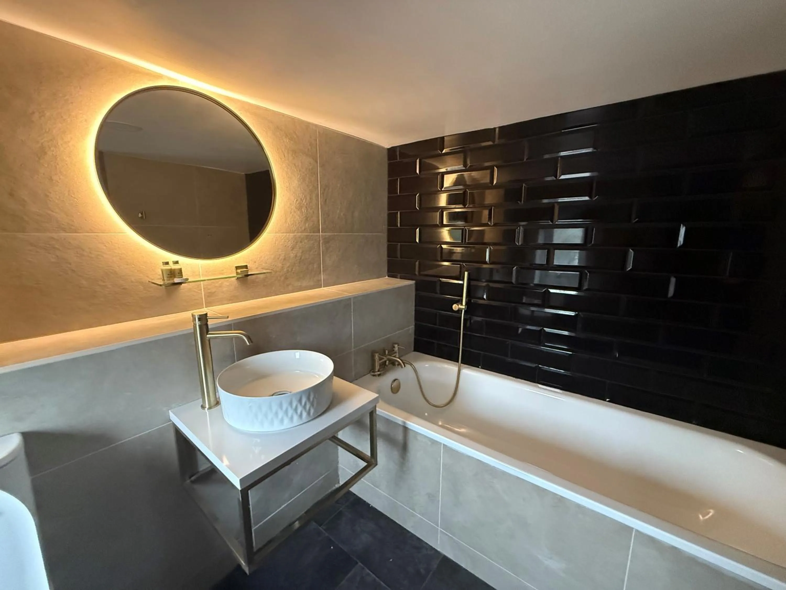 Lyons Woodlands Hall