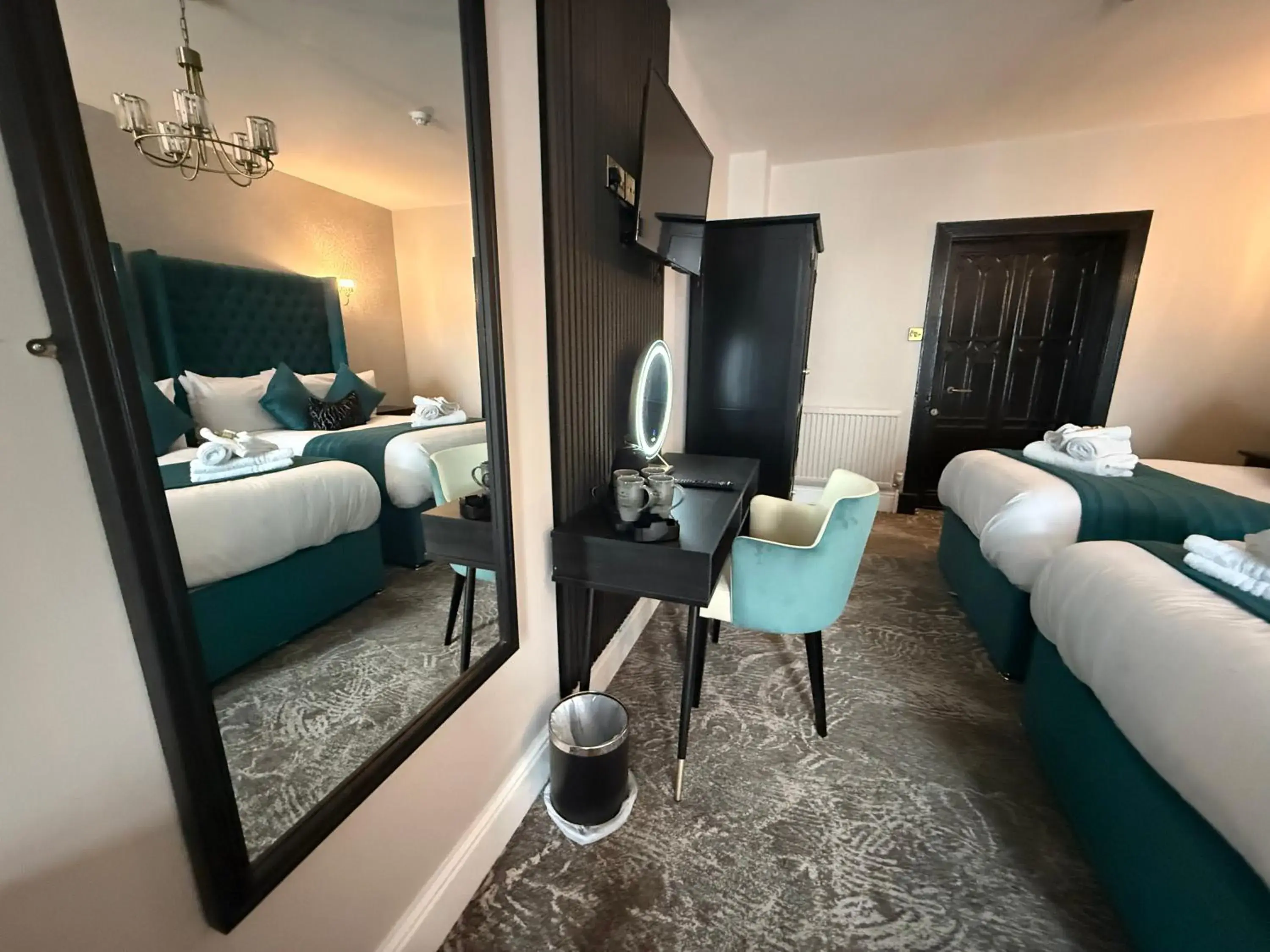 Bed in Lyons Woodlands Hall Bed in Lyons Woodlands Hall