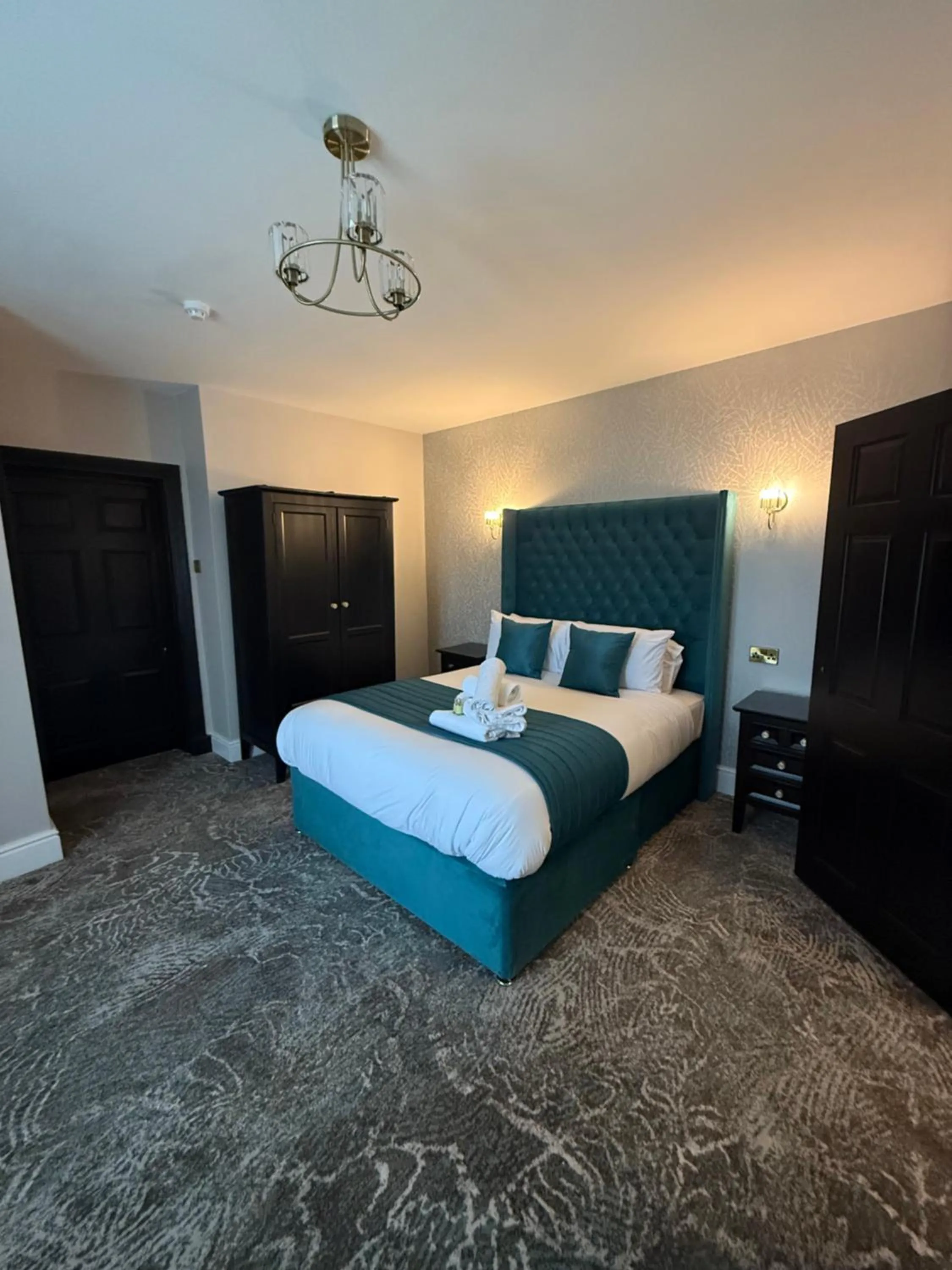 Bed in Lyons Woodlands Hall