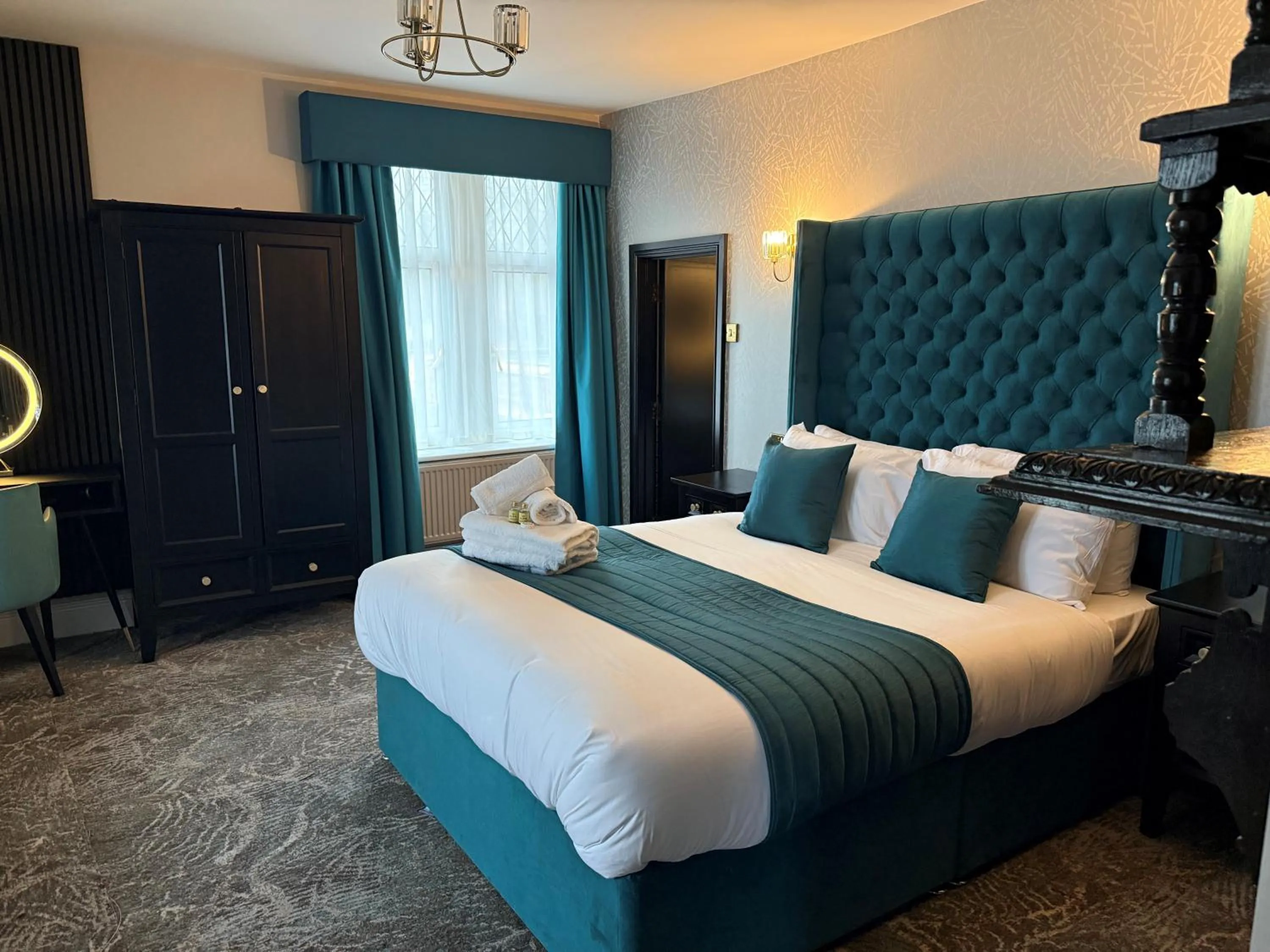 Bed in Lyons Woodlands Hall