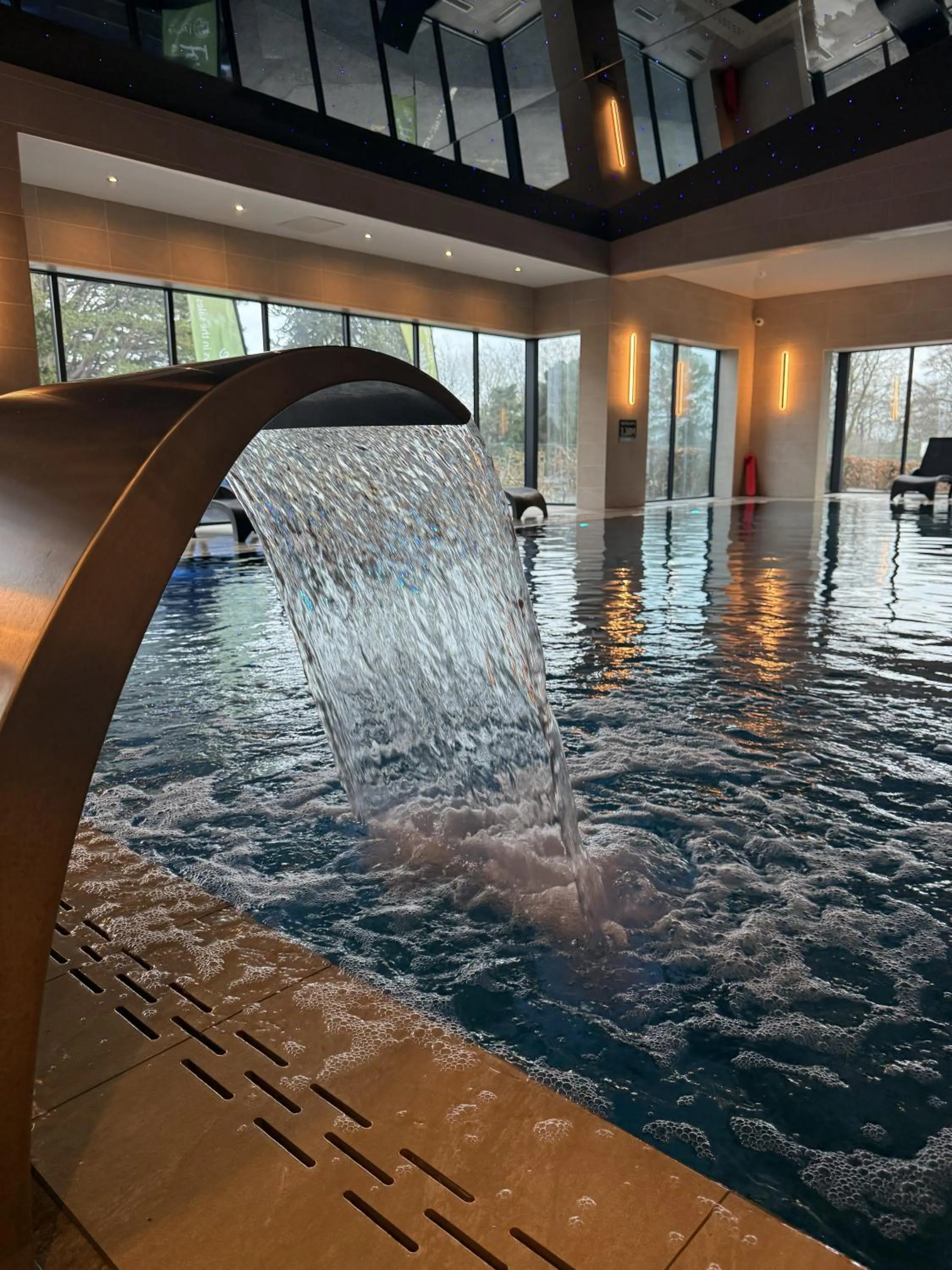 Swimming pool in Lyons Woodlands Hall