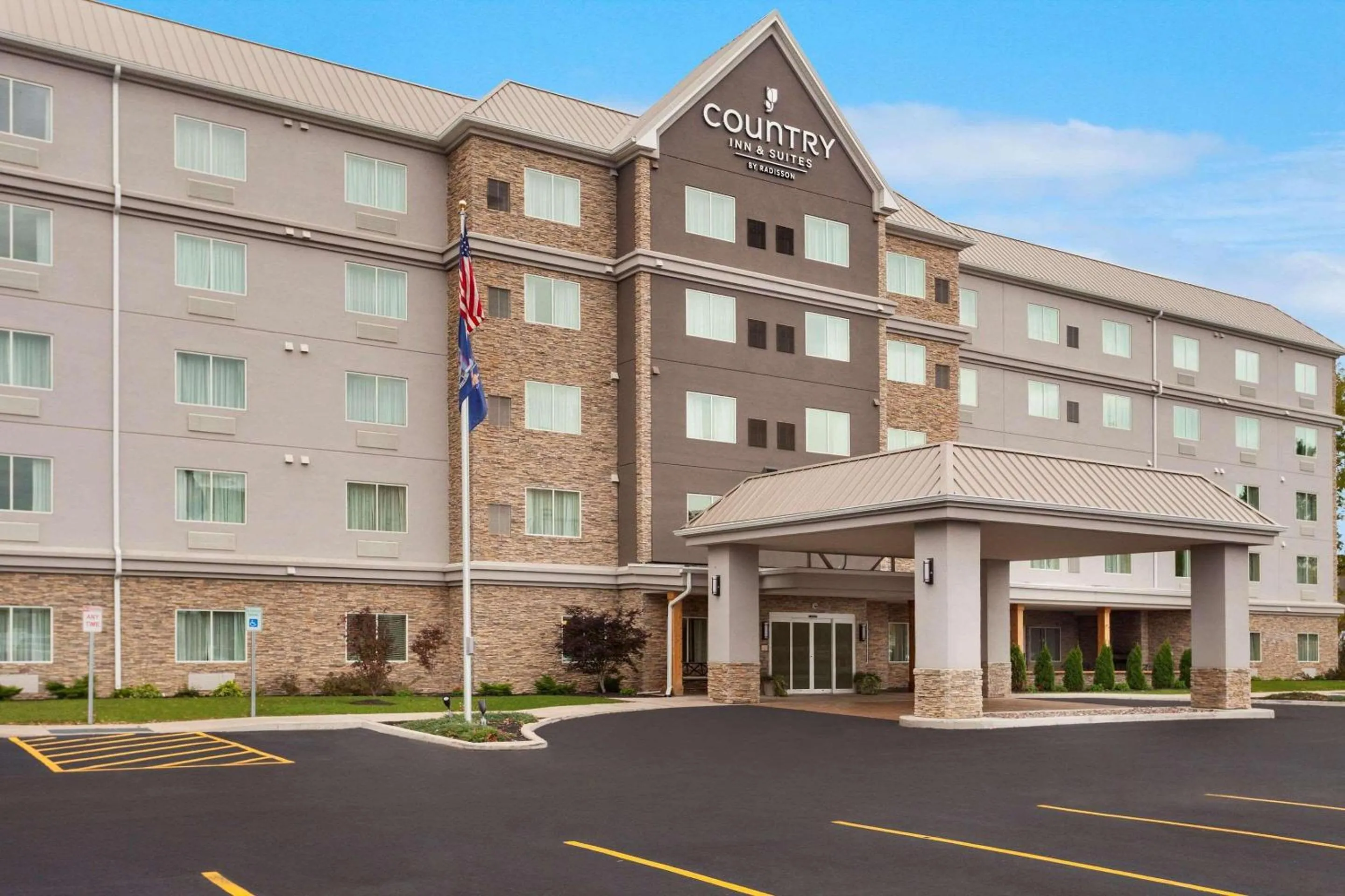 Property building in Country Inn & Suites by Radisson, Buffalo South I-90, NY