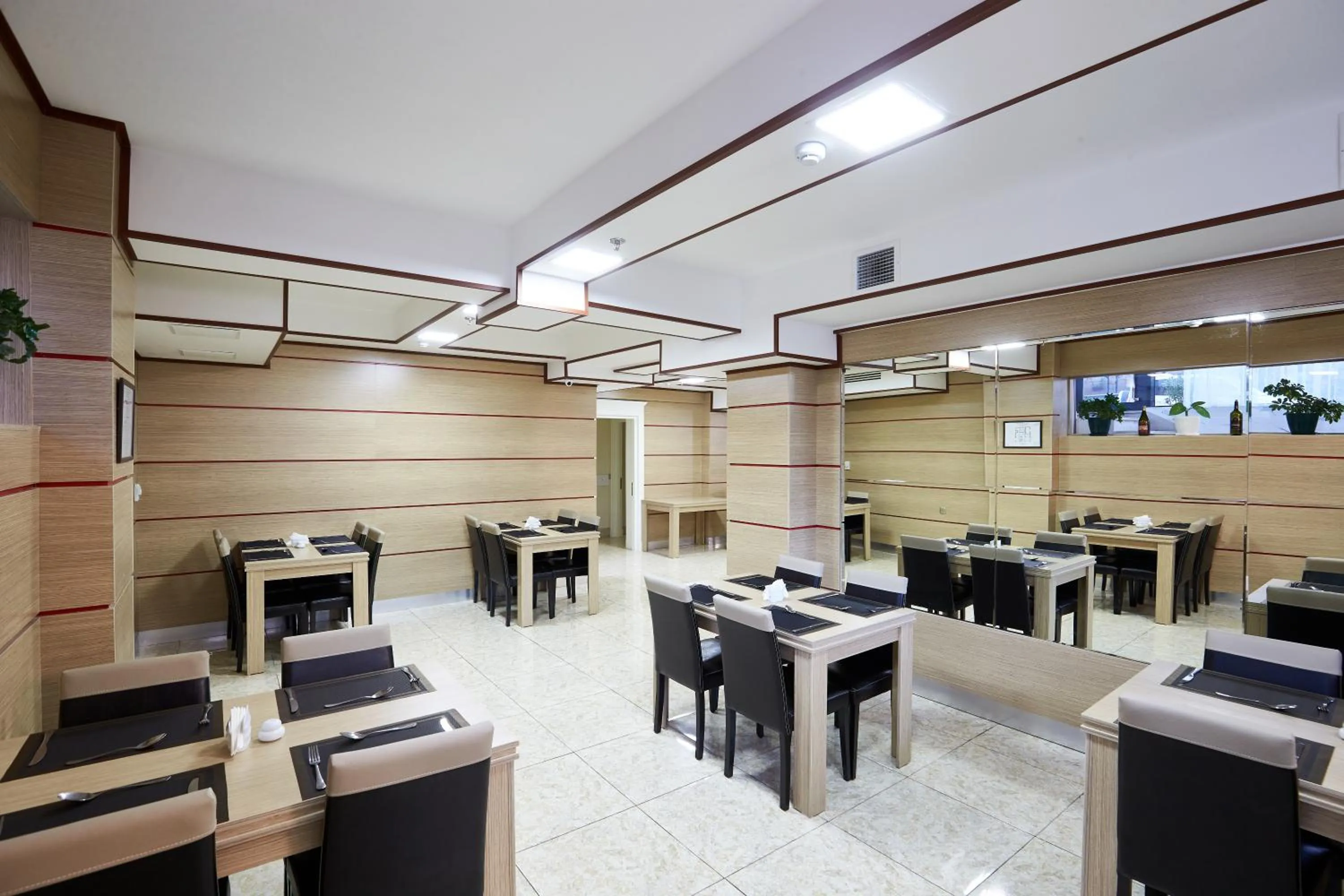 Restaurant/places to eat in NOBEL Hotel