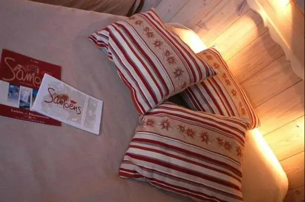 Photo of the whole room, Bed in La Boule de Neige