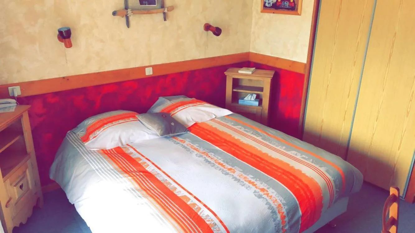 Photo of the whole room, Bed in La Boule de Neige