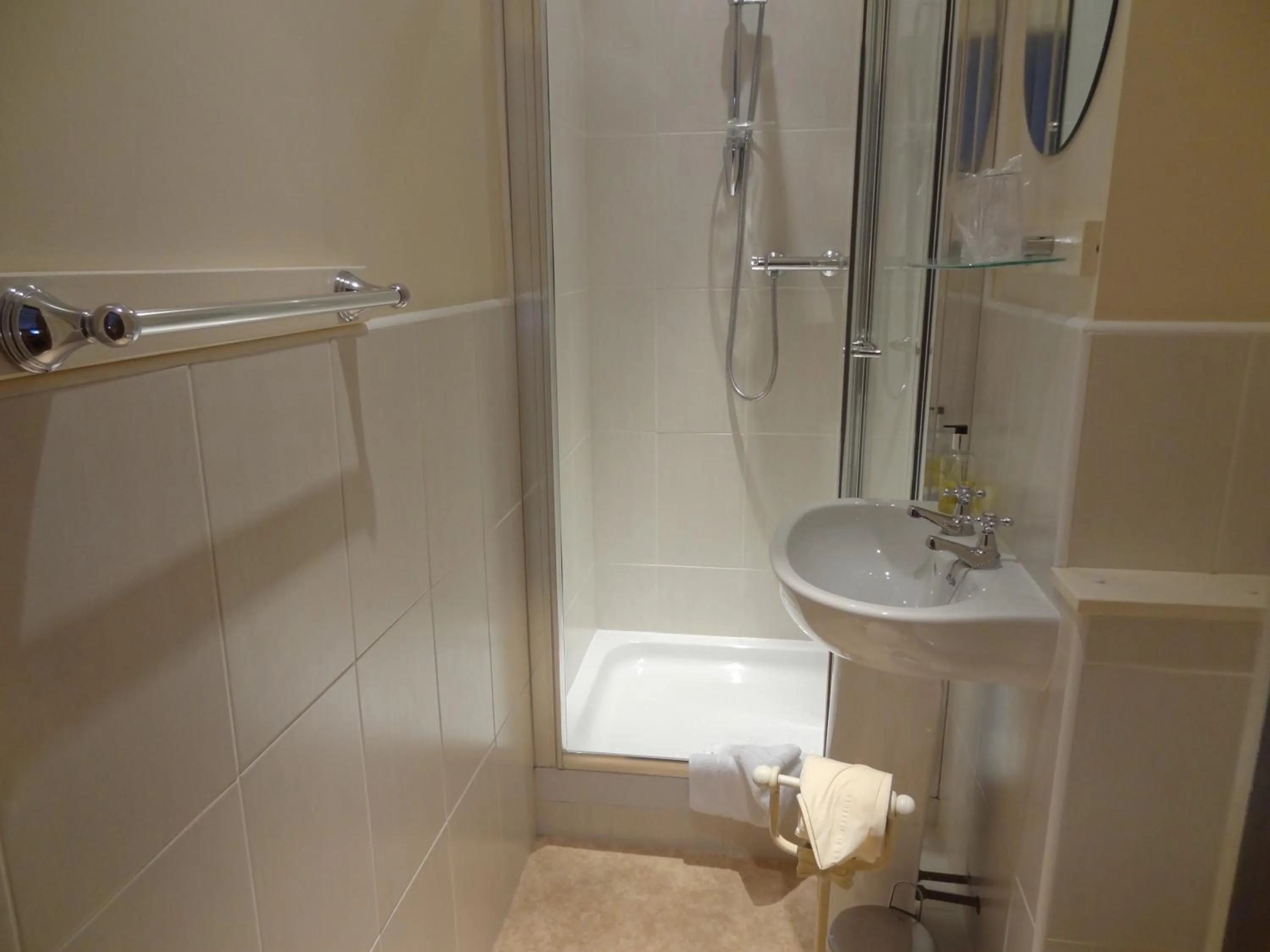 Bathroom in 3 Cambridge Villas