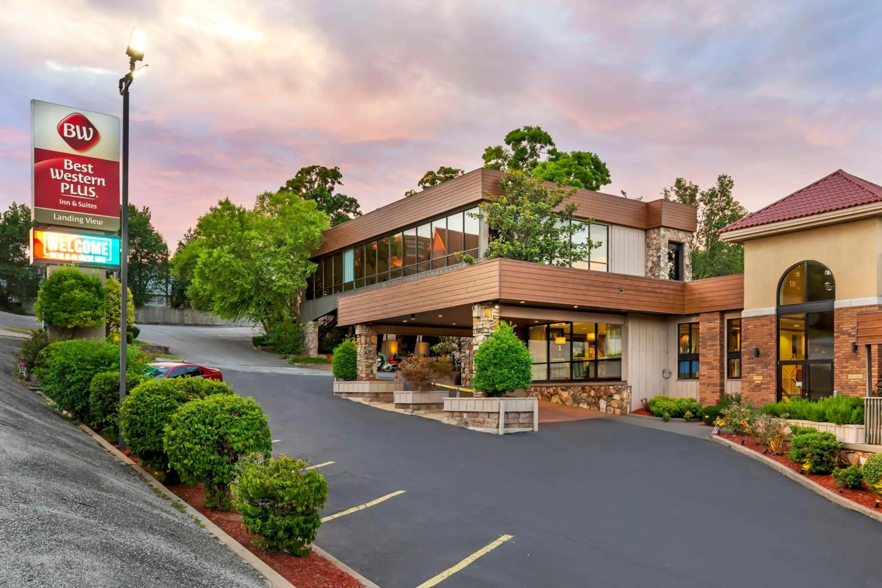 Property building in Best Western Plus Landing View Inn & Suites Property building in Best Western Plus Landing View Inn & Suites