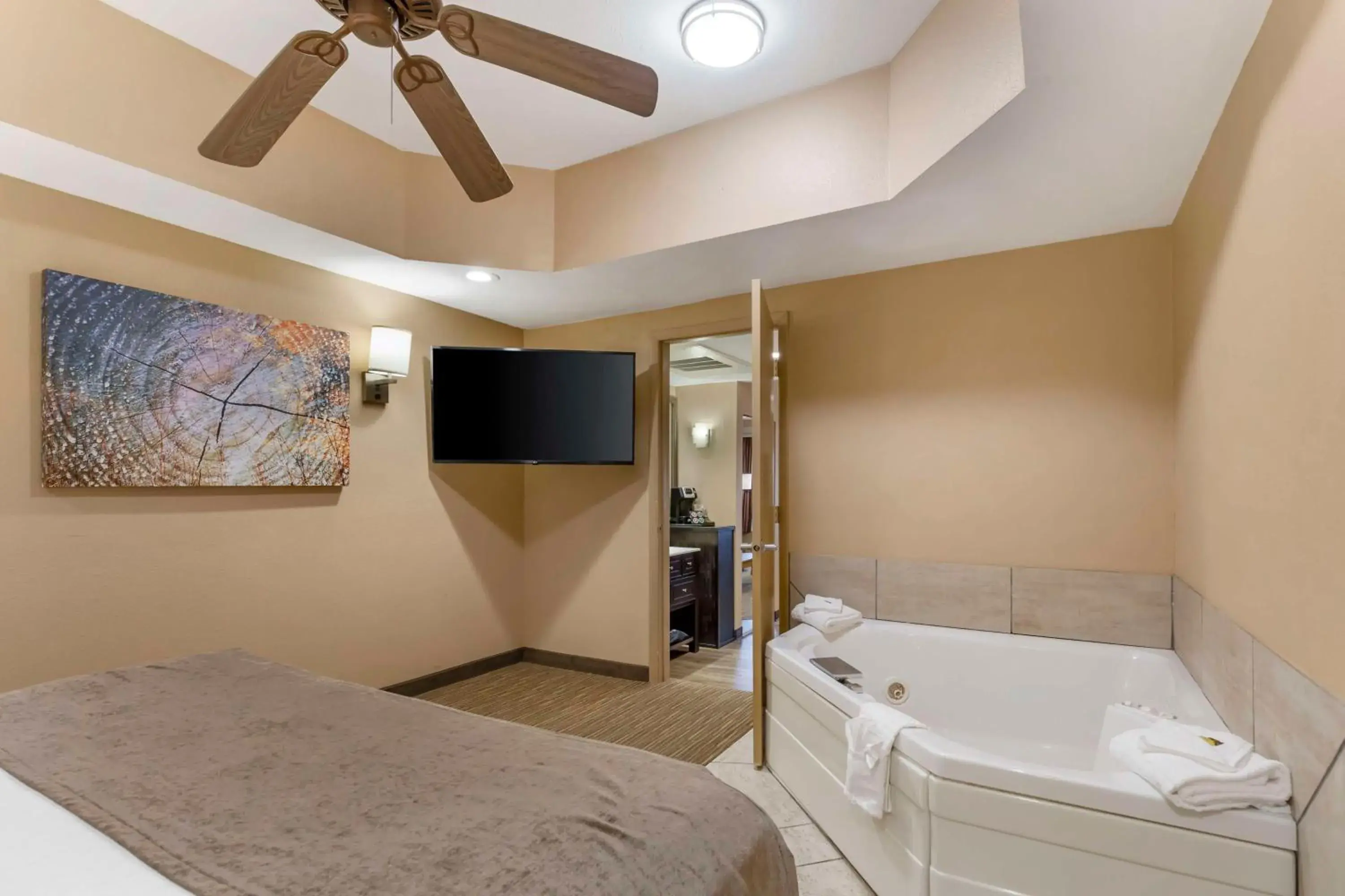 Bed in Best Western Plus Landing View Inn & Suites Bed in Best Western Plus Landing View Inn & Suites