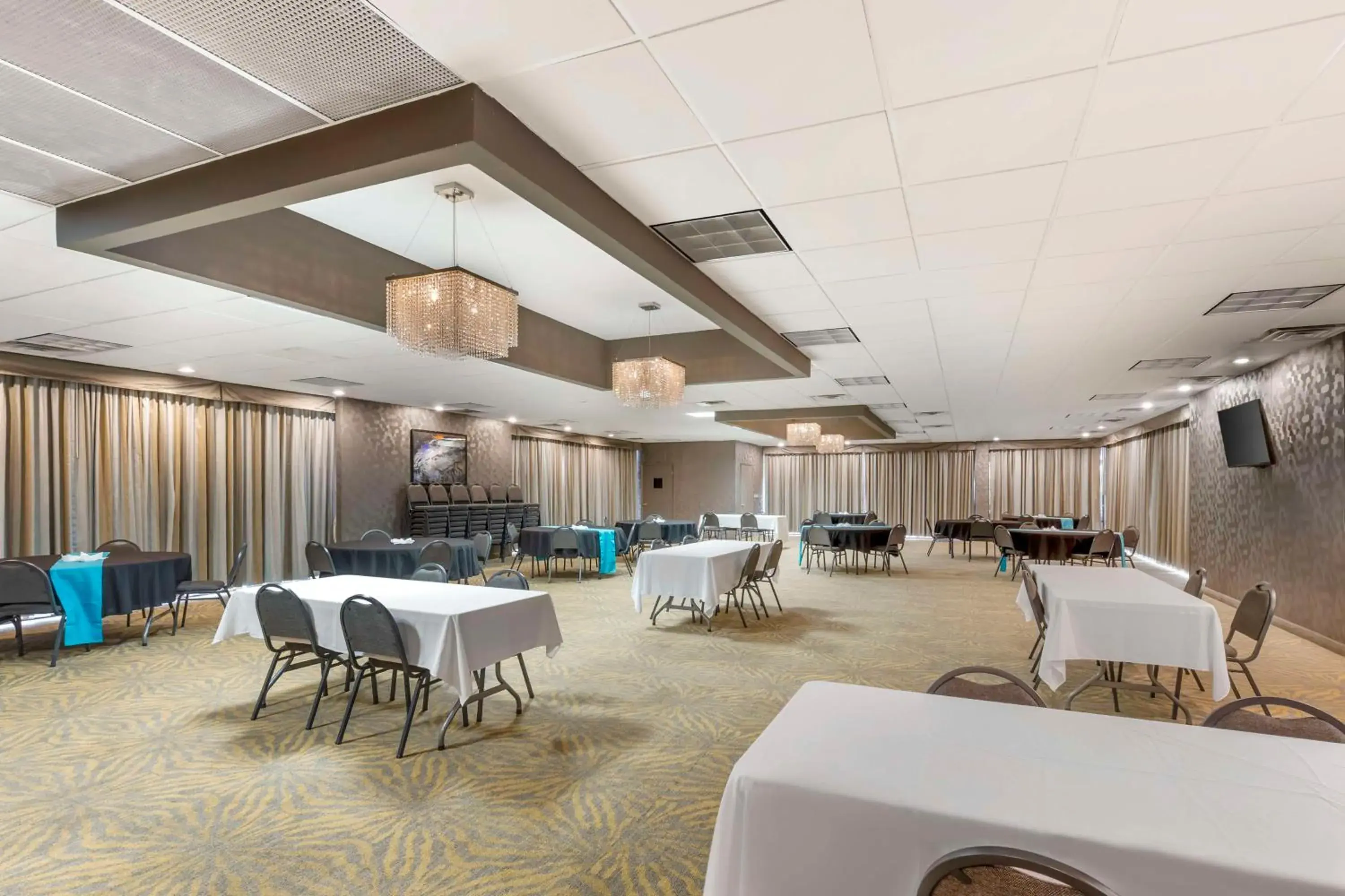 Meeting/conference room in Best Western Plus Landing View Inn & Suites Meeting/conference room in Best Western Plus Landing View Inn & Suites