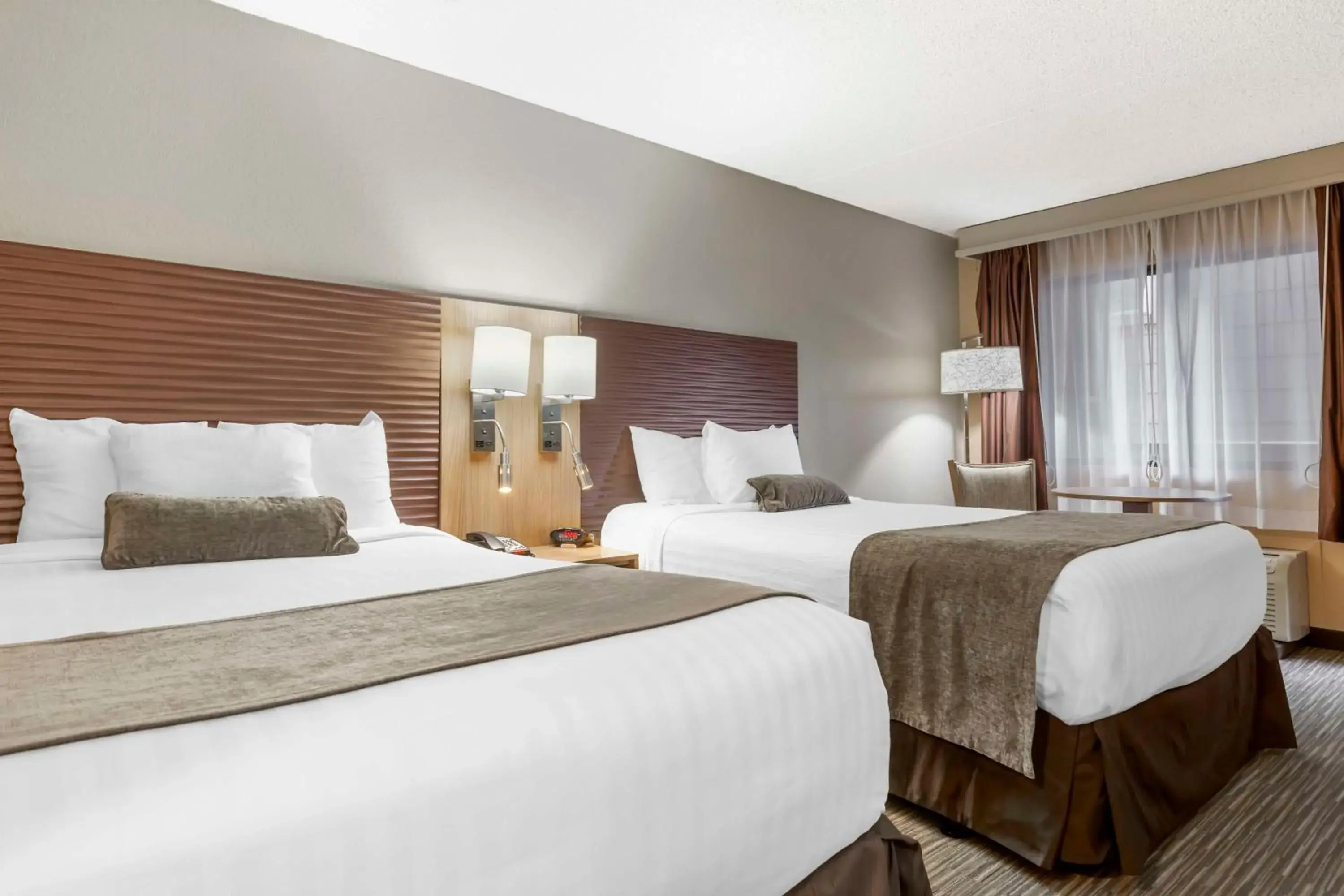 Bed in Best Western Plus Landing View Inn & Suites Bed in Best Western Plus Landing View Inn & Suites