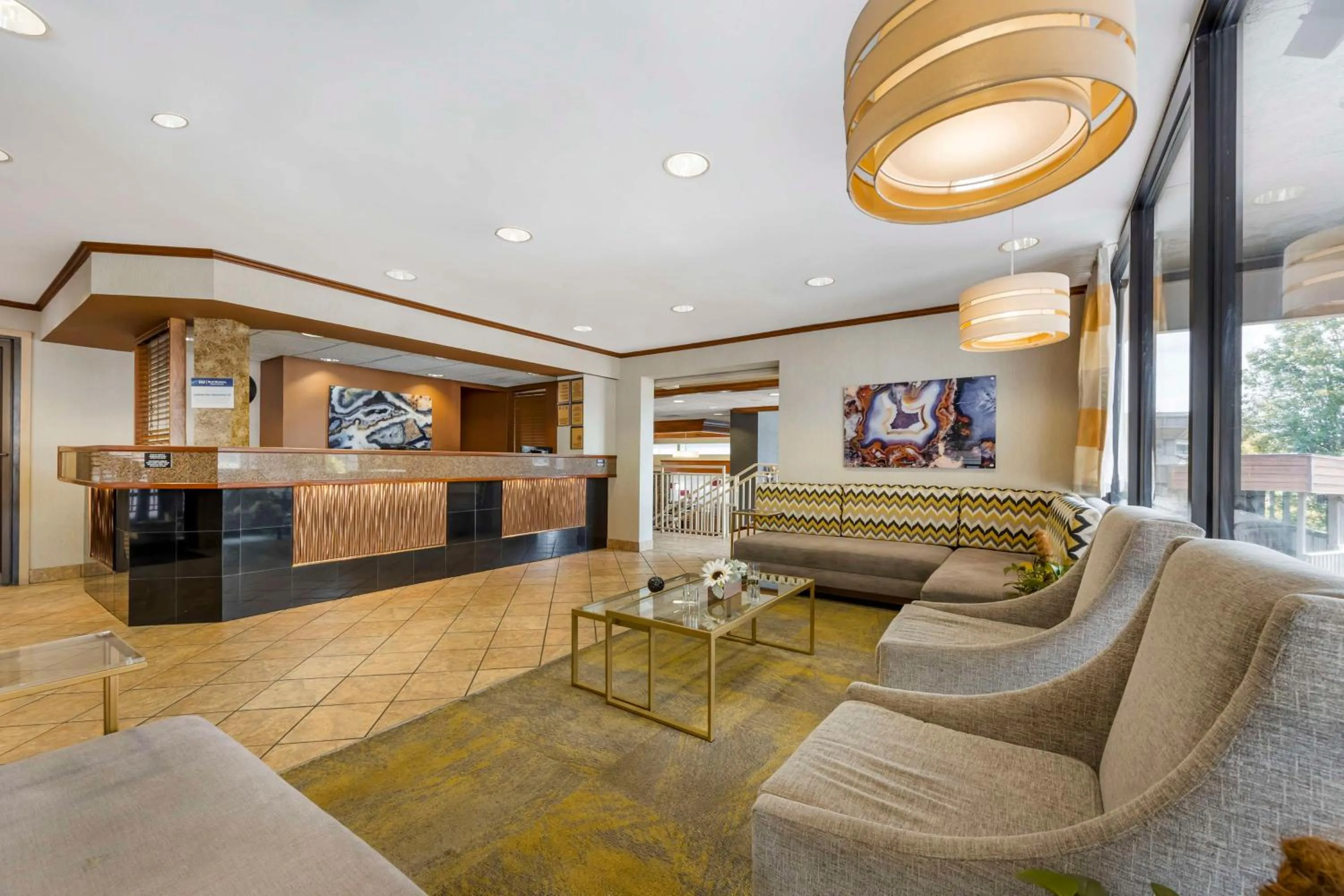 Lobby or reception in Best Western Plus Landing View Inn & Suites