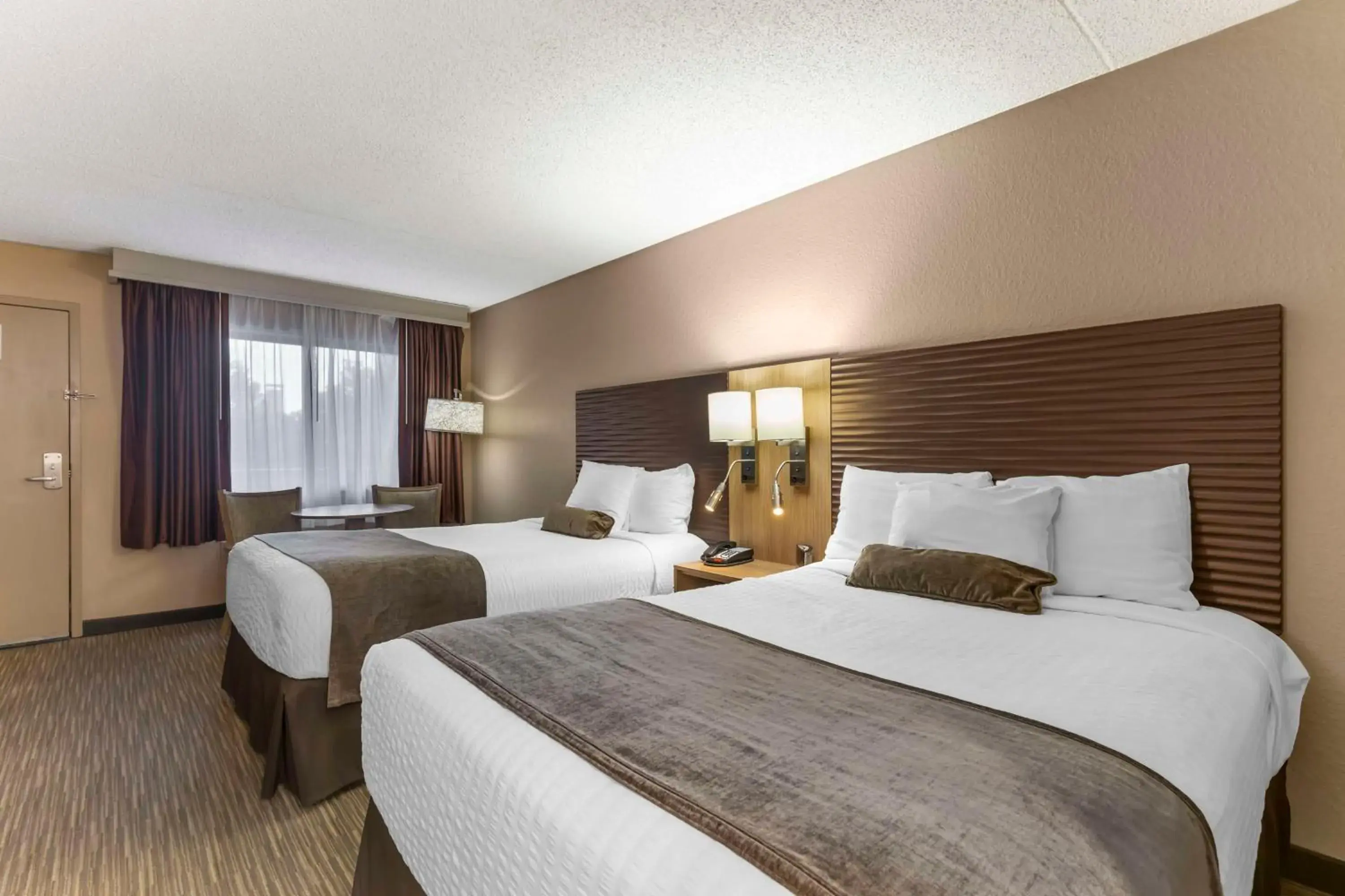 Bed in Best Western Plus Landing View Inn & Suites Bed in Best Western Plus Landing View Inn & Suites