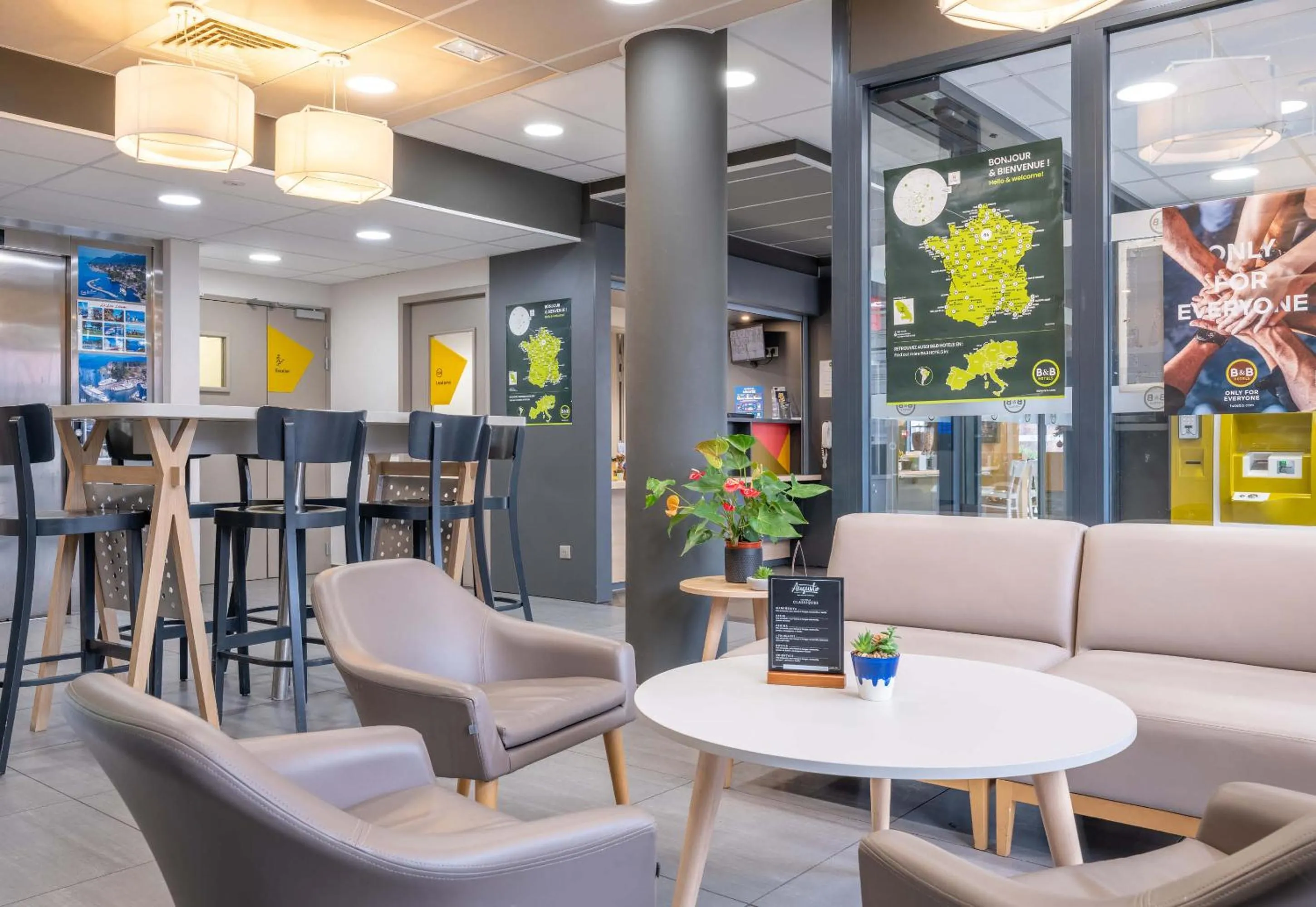 Seating area in B&B HOTEL ANNEMASSE Saint-Cergues