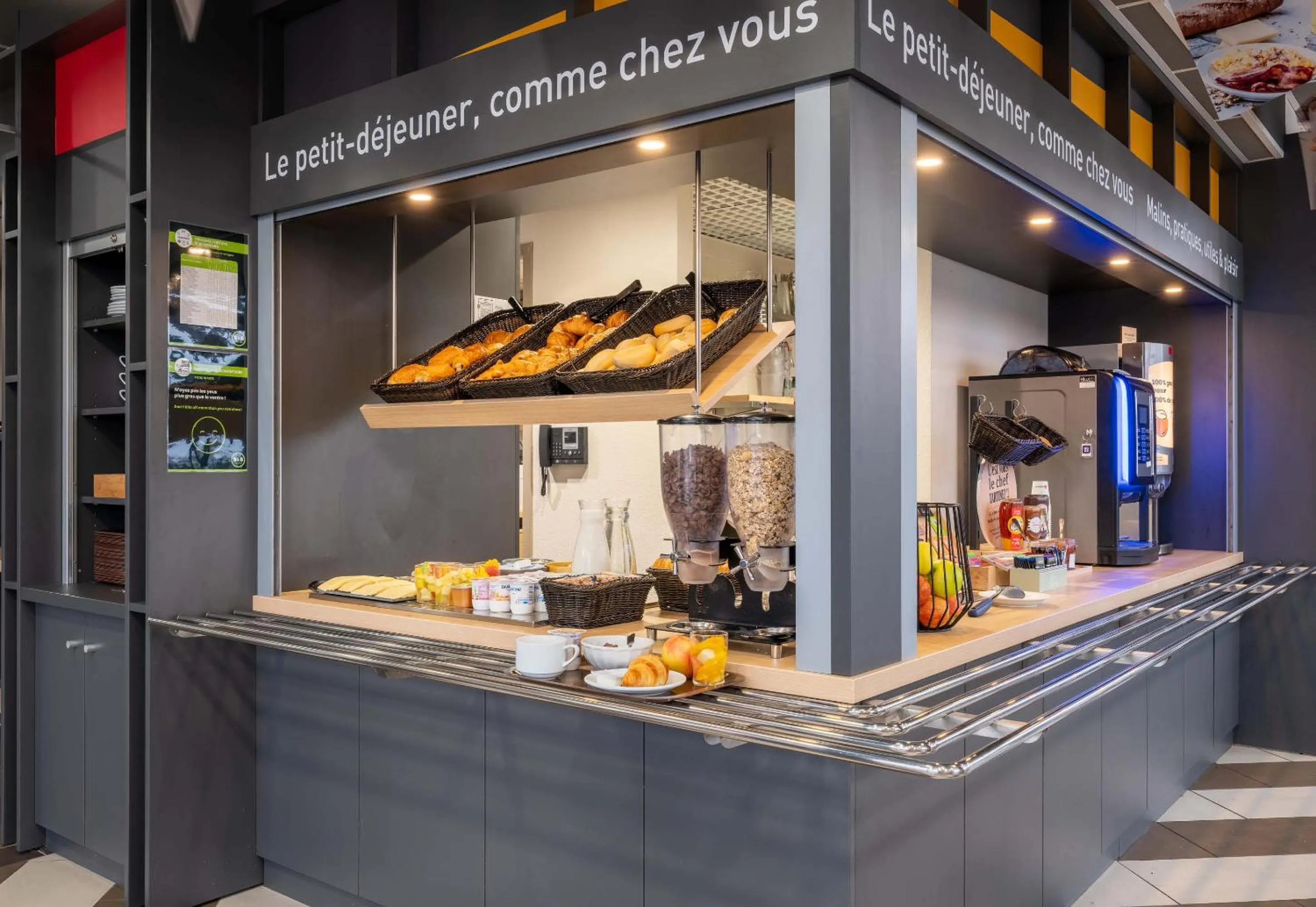 Buffet breakfast in B&B HOTEL ANNEMASSE Saint-Cergues