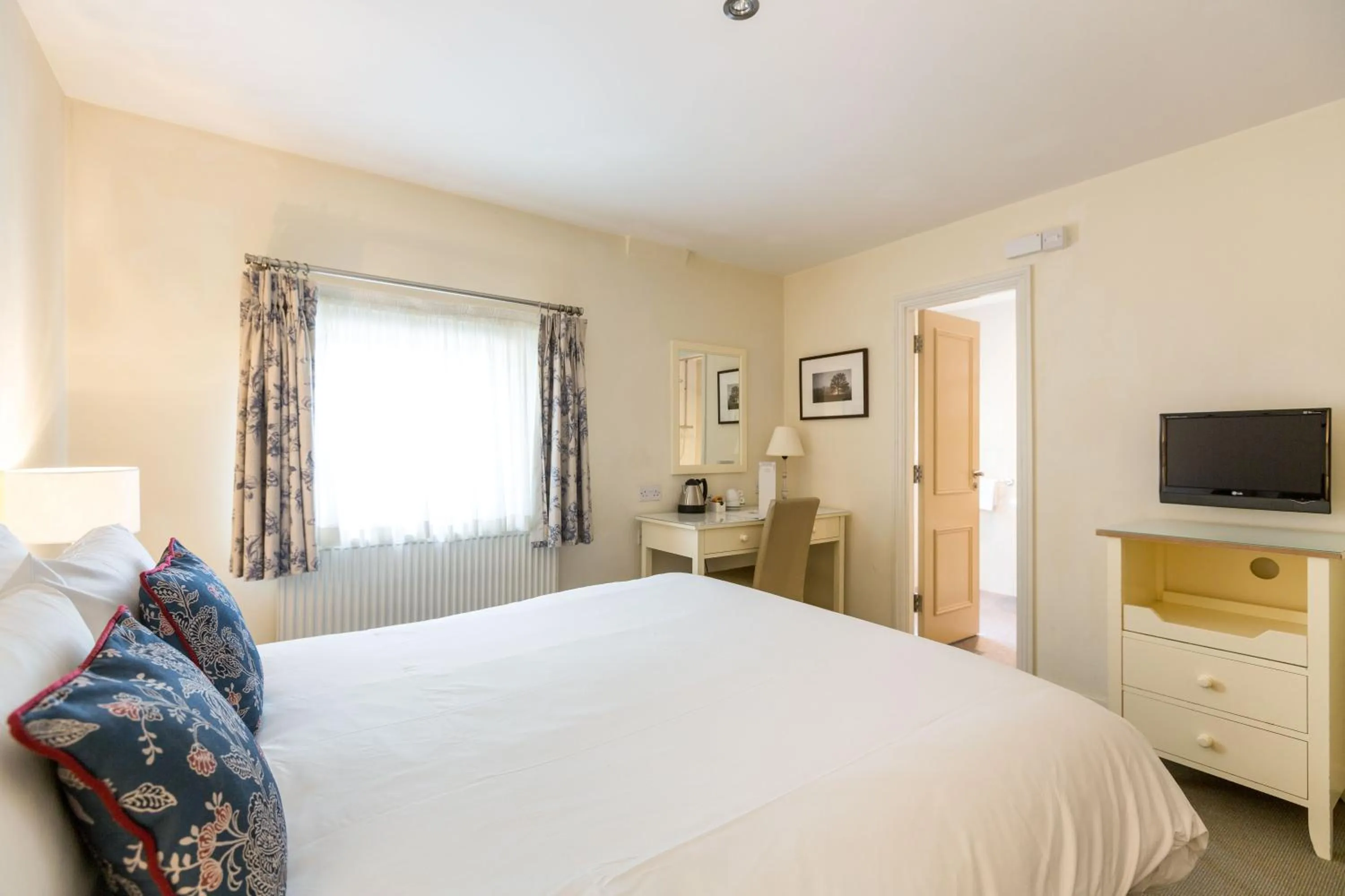 Bedroom, Bed in Abbey Fields By Chef & Brewer Collection