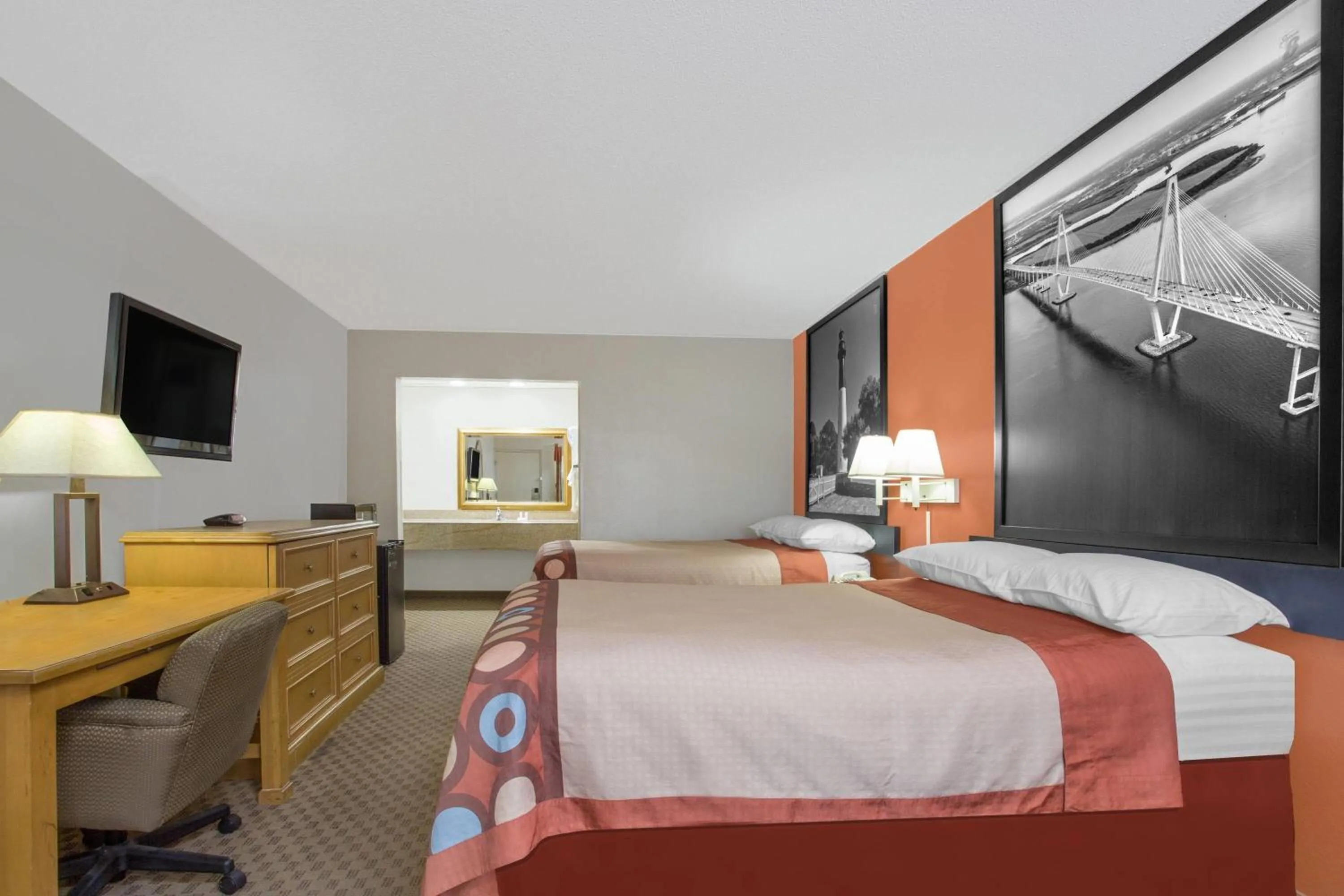 Photo of the whole room, Bed in Super 8 by Wyndham Port Royal/Beaufort