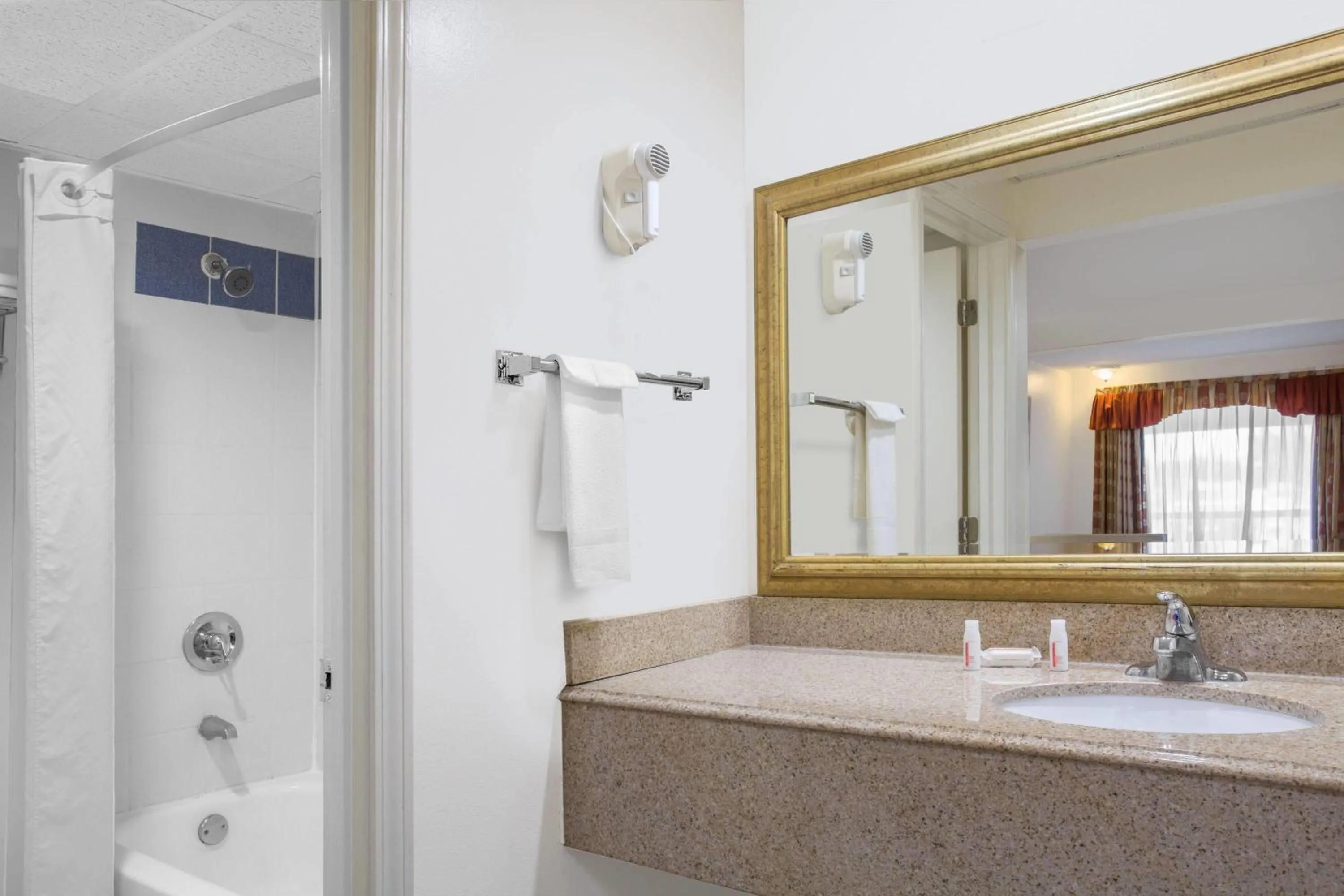 Bathroom in Super 8 by Wyndham Port Royal/Beaufort