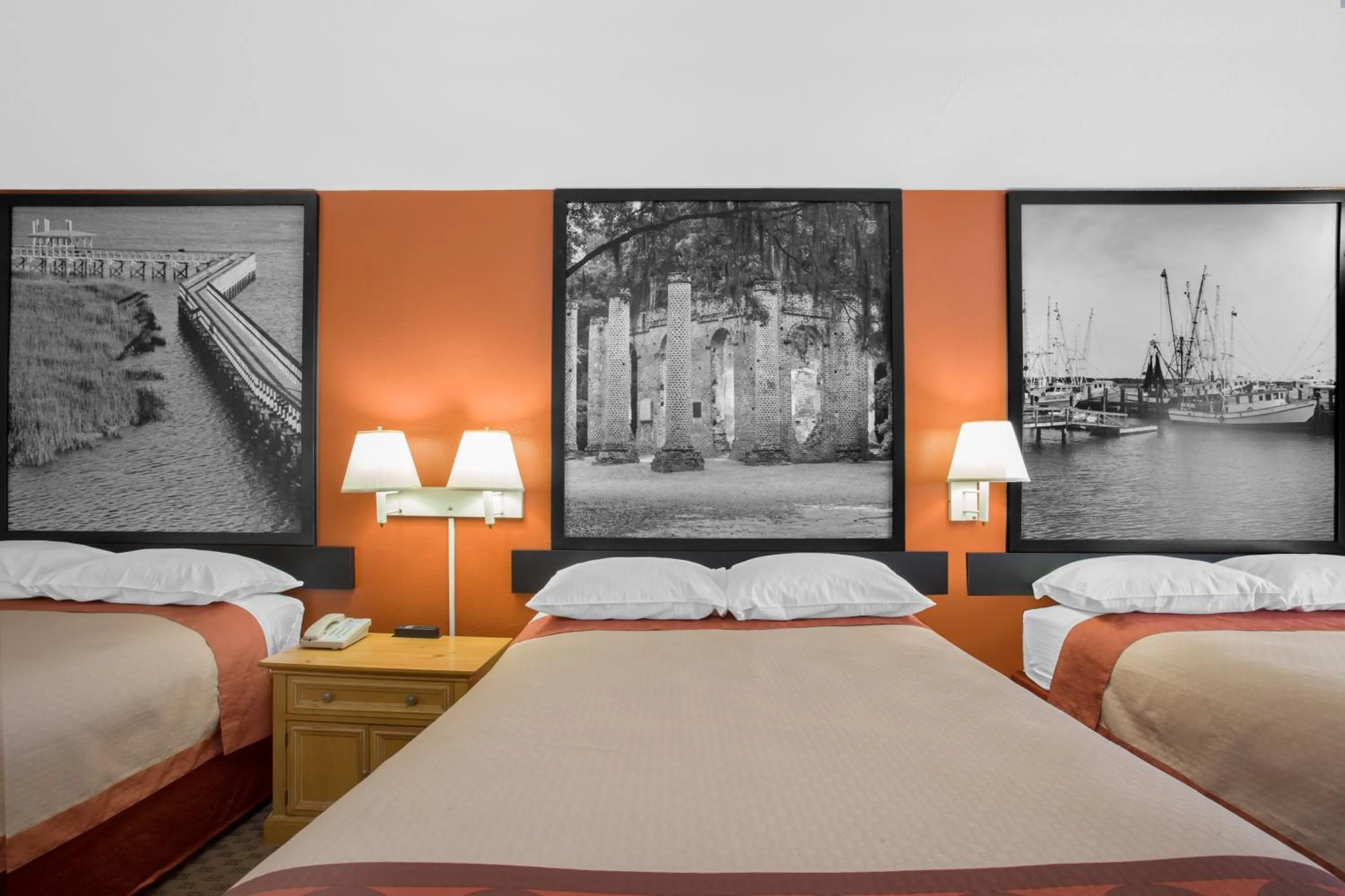 Photo of the whole room, Bed in Super 8 by Wyndham Port Royal/Beaufort