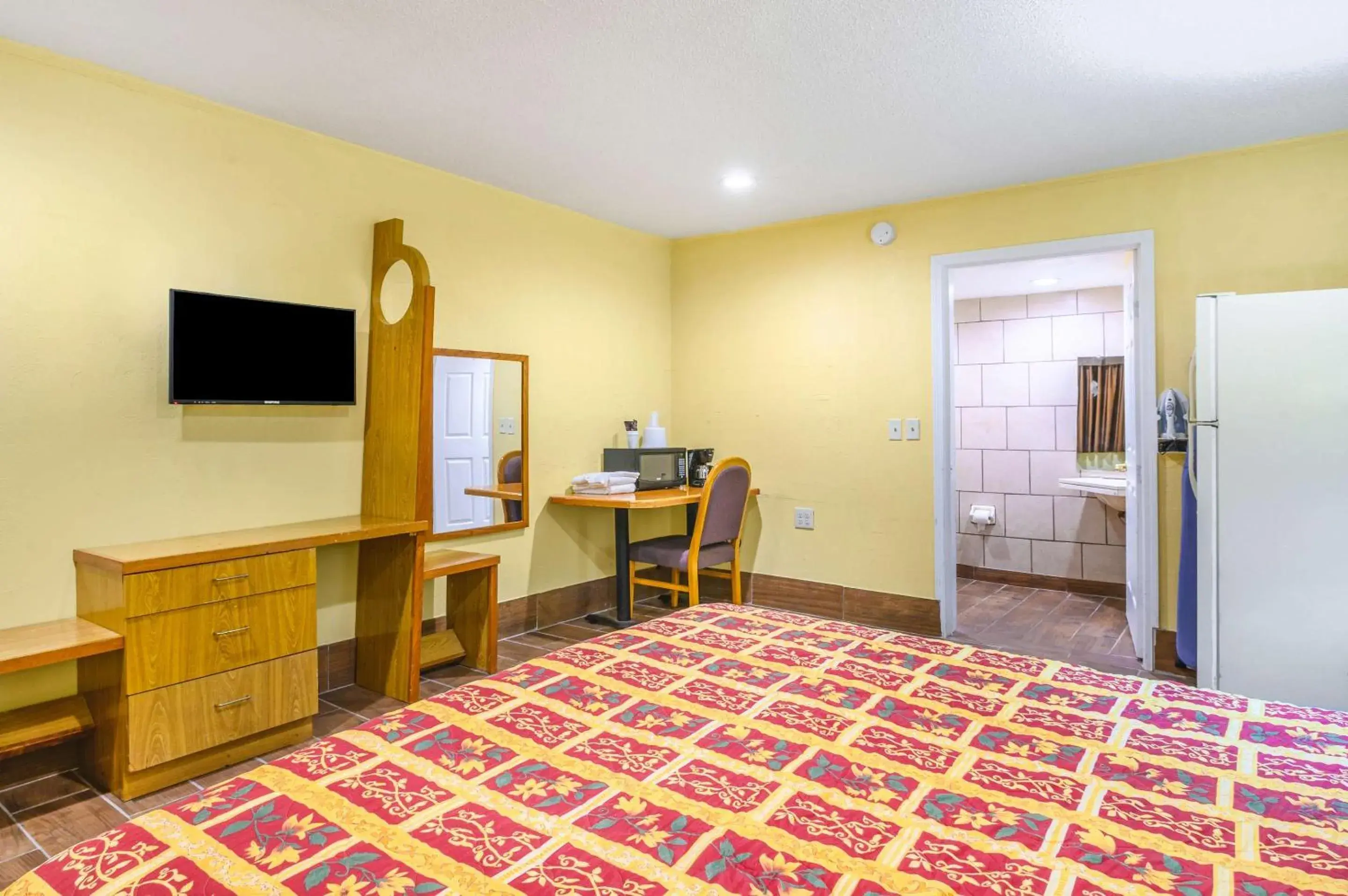 Bedroom, Bed in Rodeway Inn Bedroom, Bed in Rodeway Inn