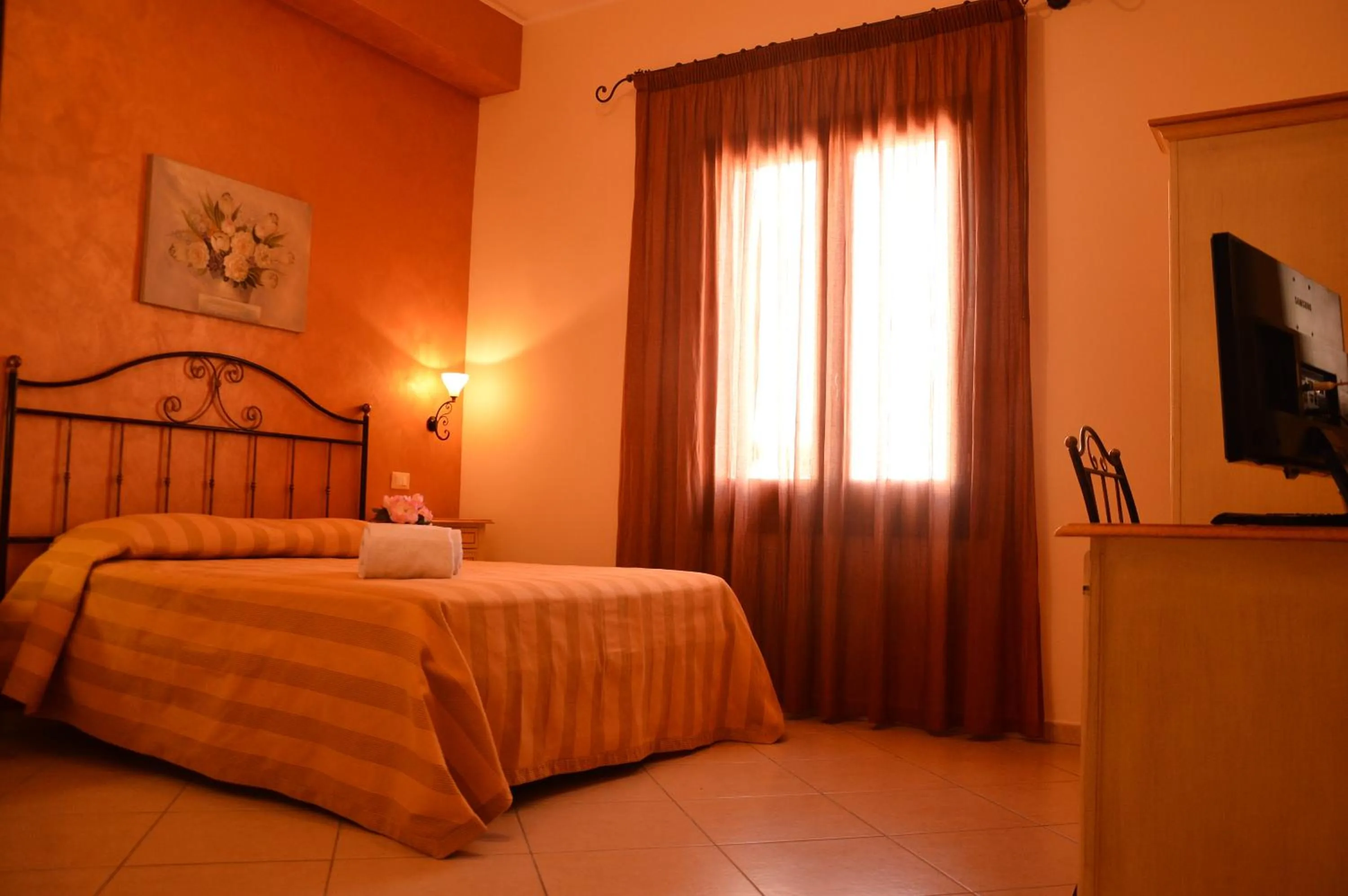 Photo of the whole room in Attinia