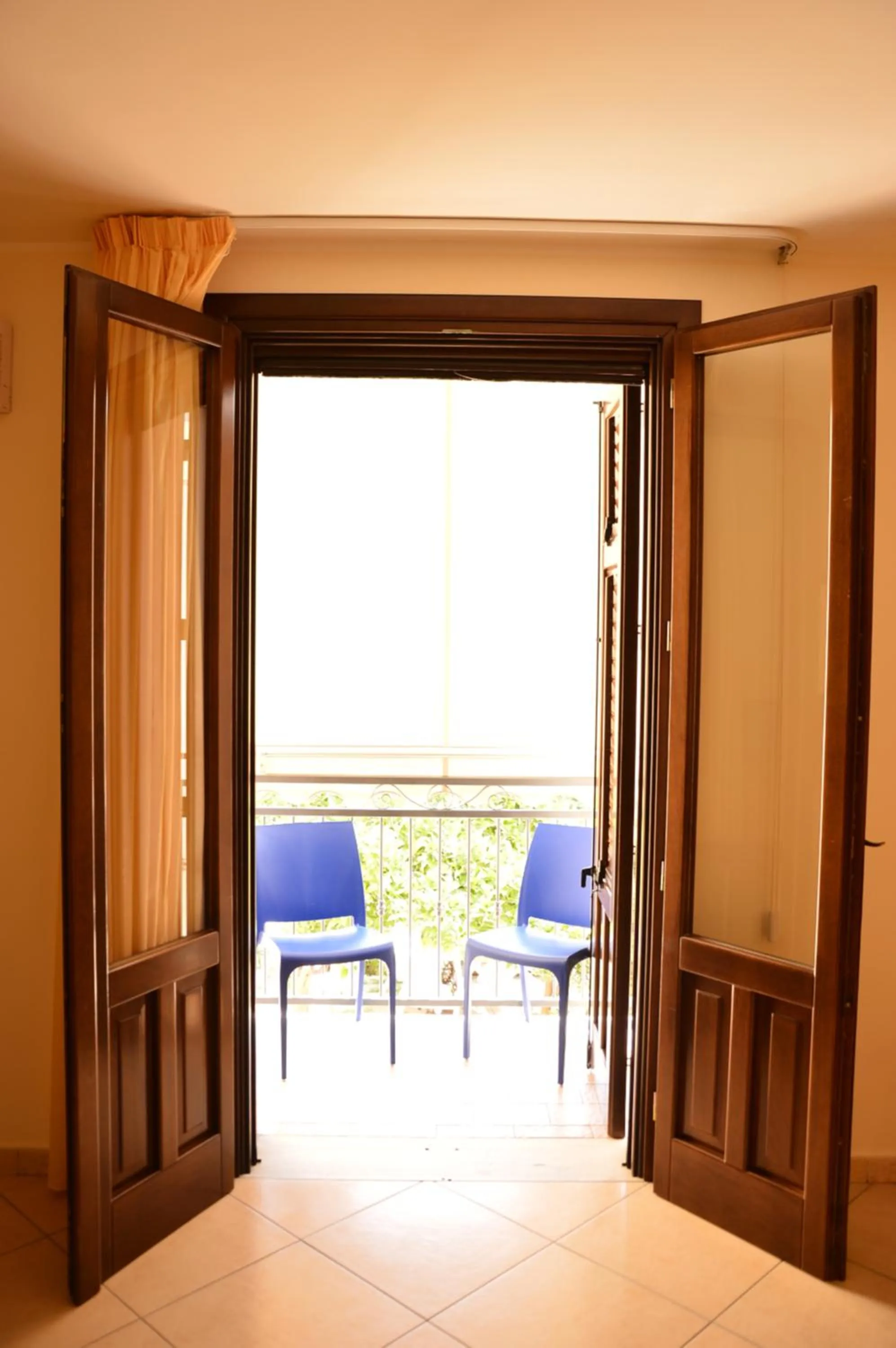 Photo of the whole room in Attinia