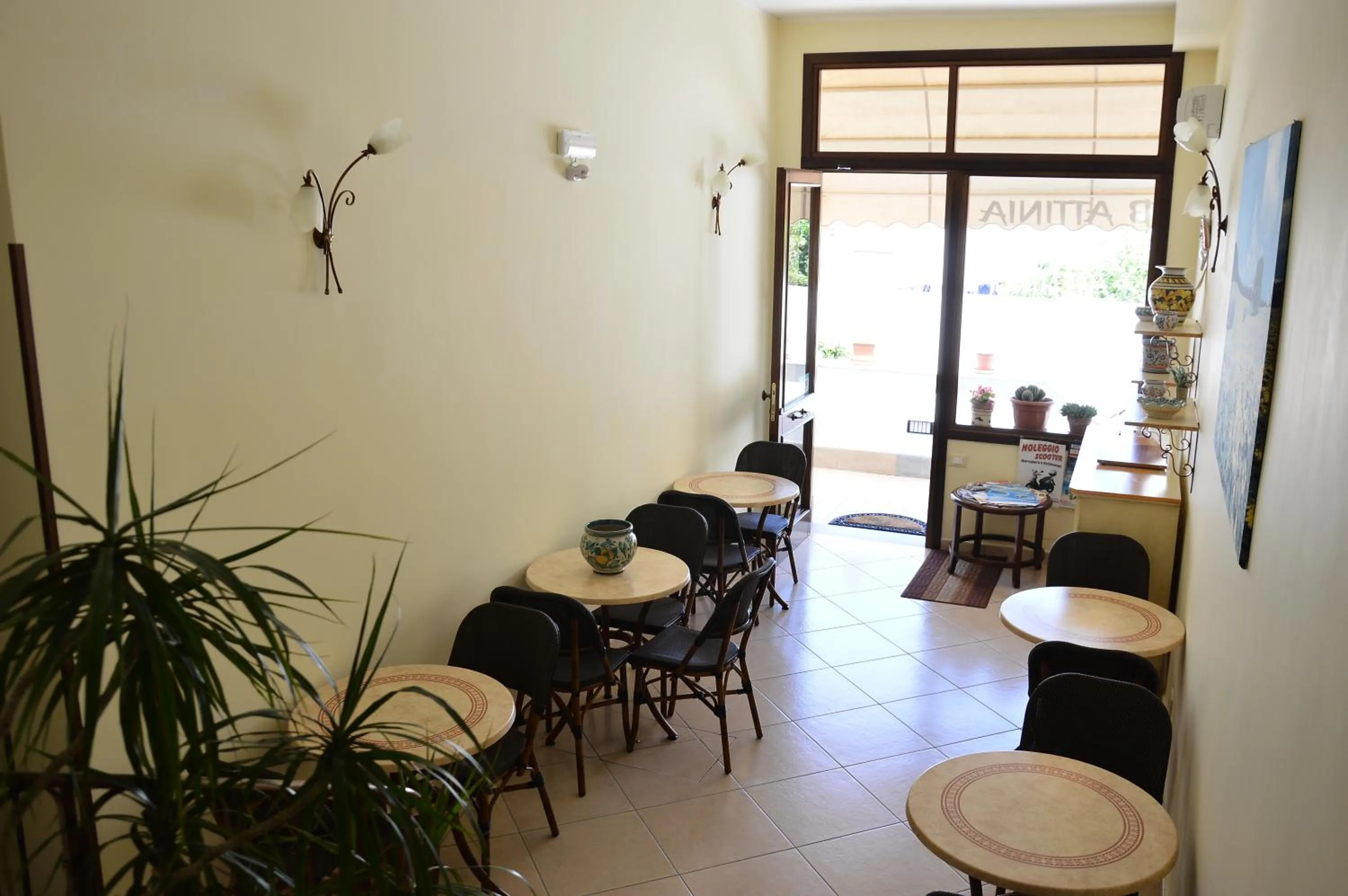 Breakfast in Attinia