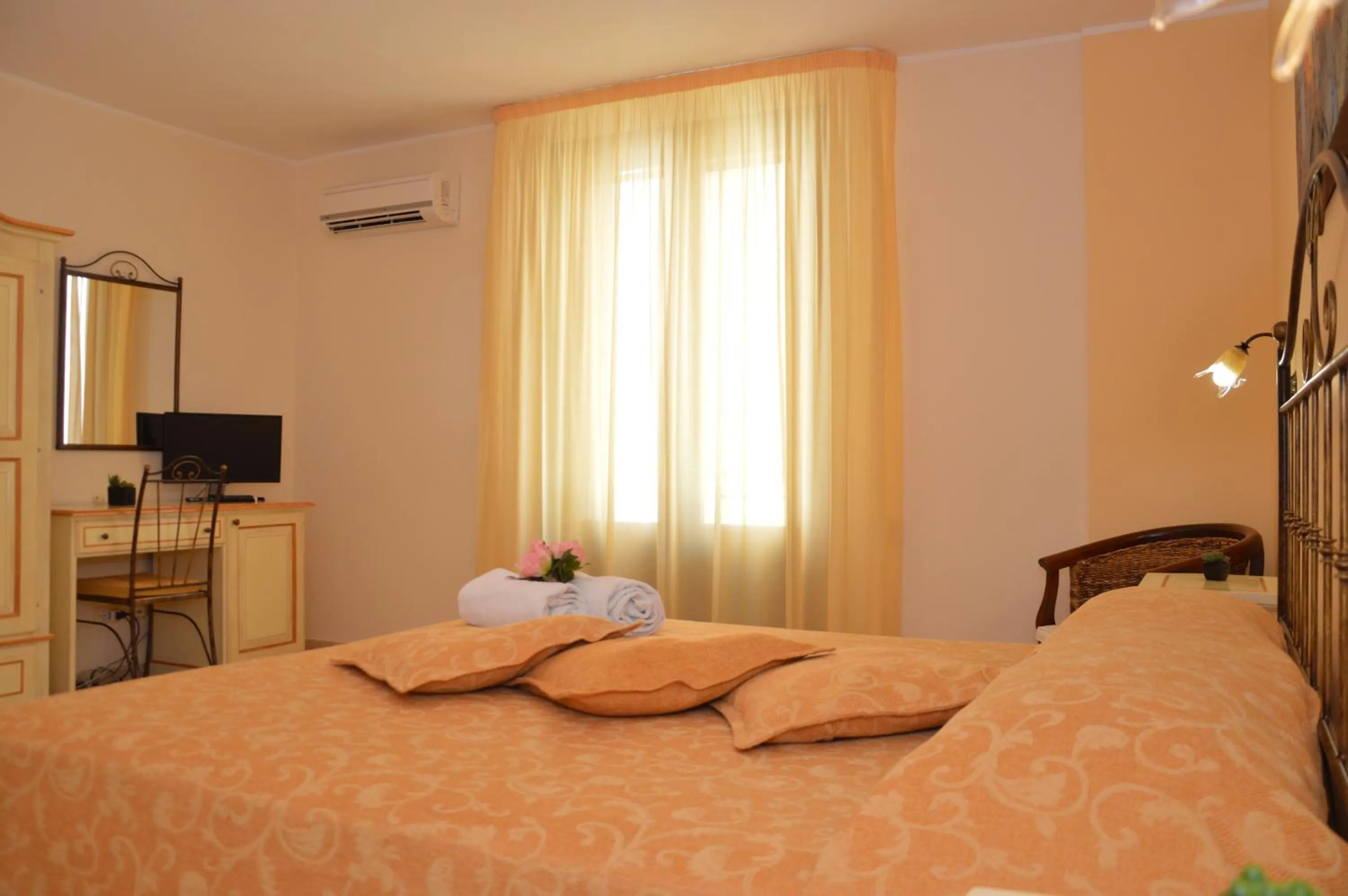 Photo of the whole room in Attinia