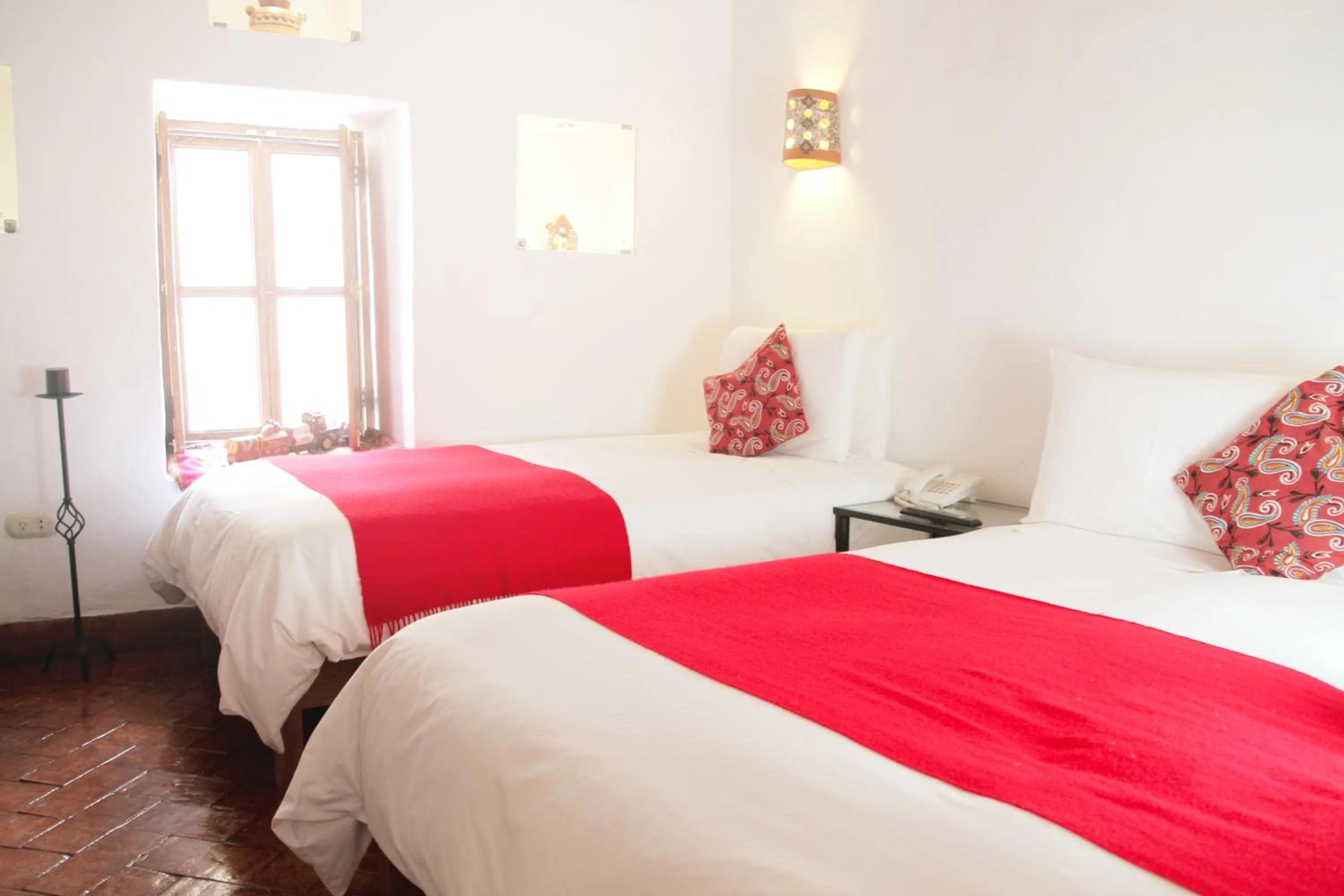 Photo of the whole room, Bed in Rumi Wasi