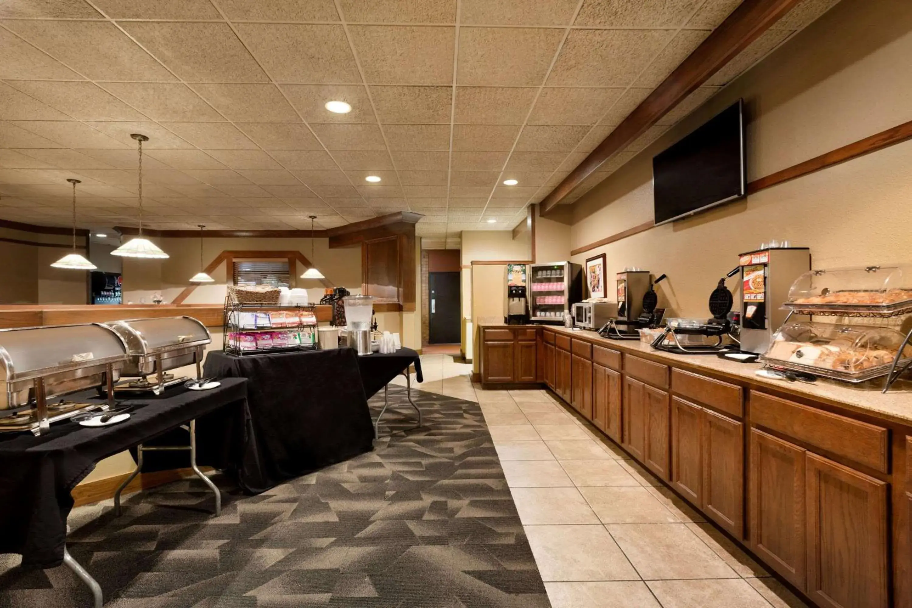 Restaurant/places to eat in Ramada by Wyndham Fargo Restaurant/places to eat in Ramada by Wyndham Fargo