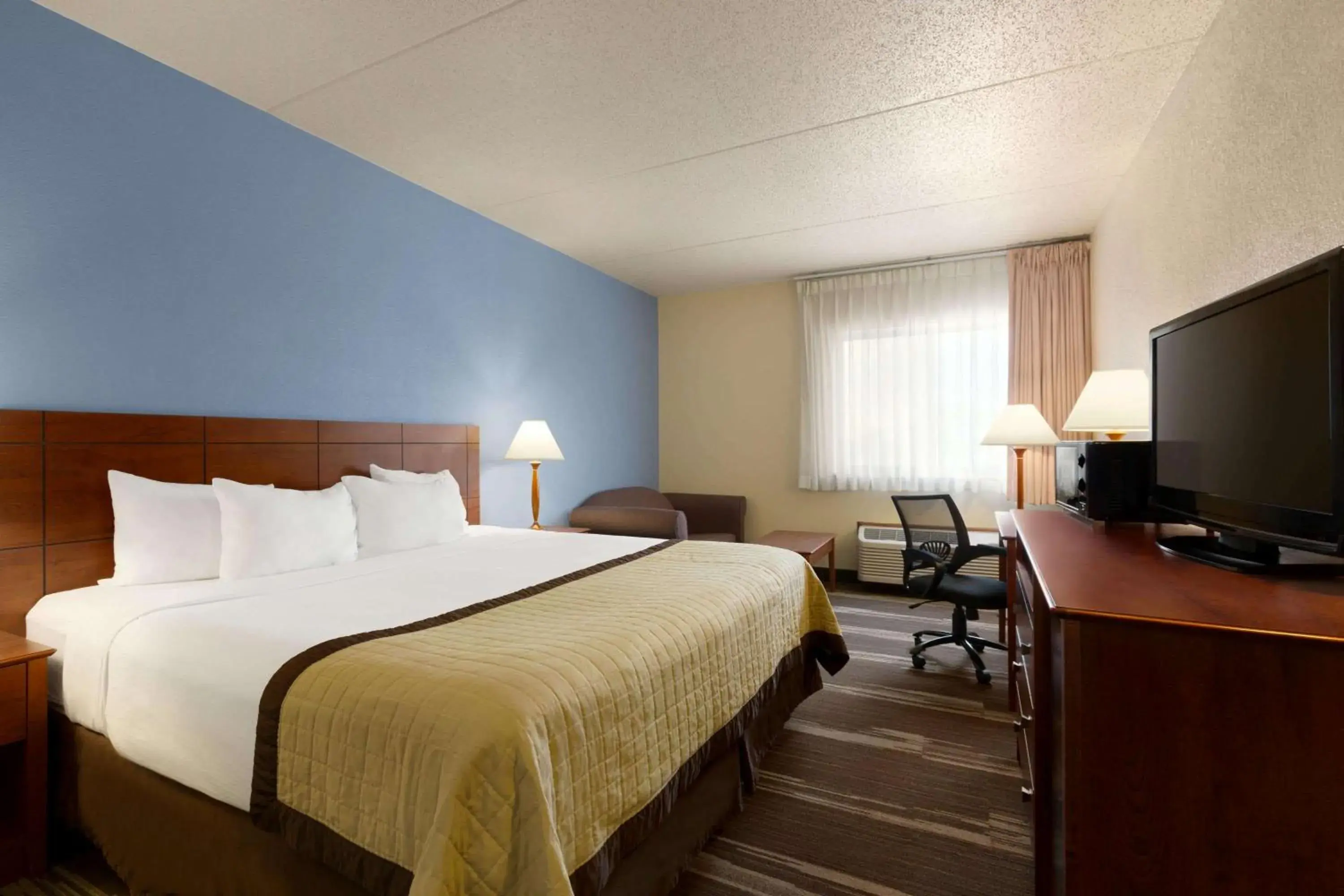 Photo of the whole room in Ramada by Wyndham Fargo Photo of the whole room in Ramada by Wyndham Fargo