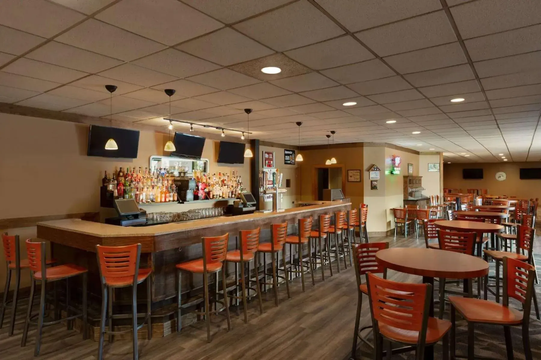 Lounge or bar in Ramada by Wyndham Fargo Lounge or bar in Ramada by Wyndham Fargo