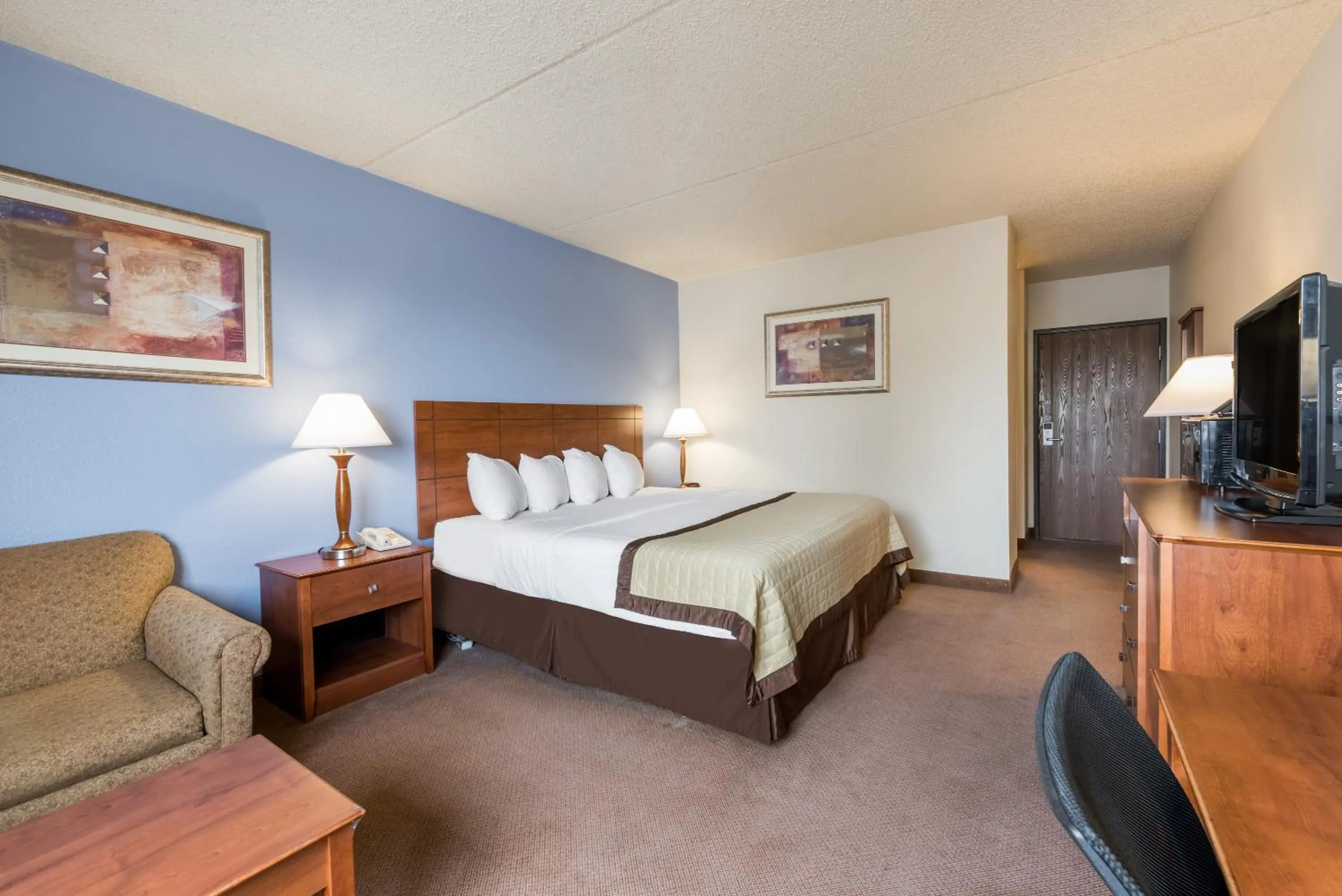 Photo of the whole room, Bed in Ramada by Wyndham Fargo