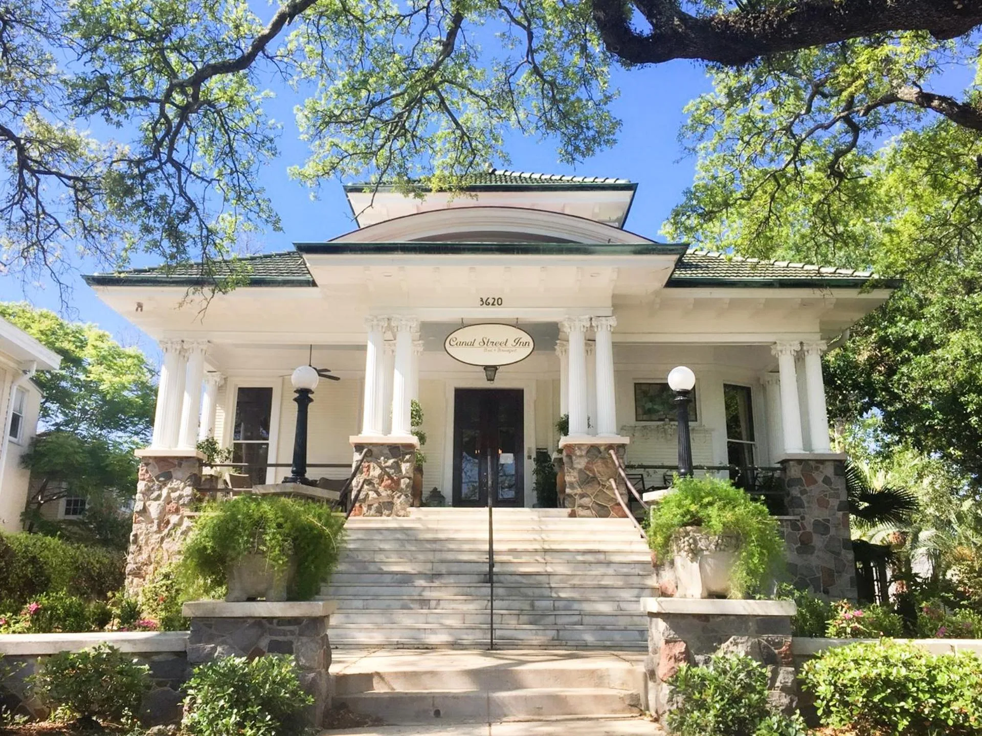 Property building in Canal Street Inn