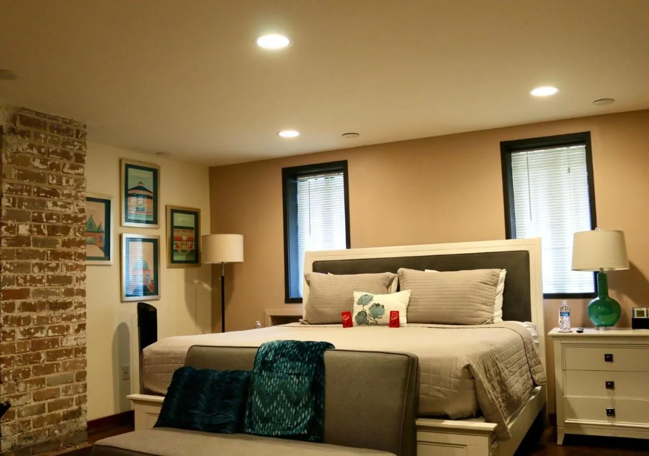 Bed in Canal Street Inn