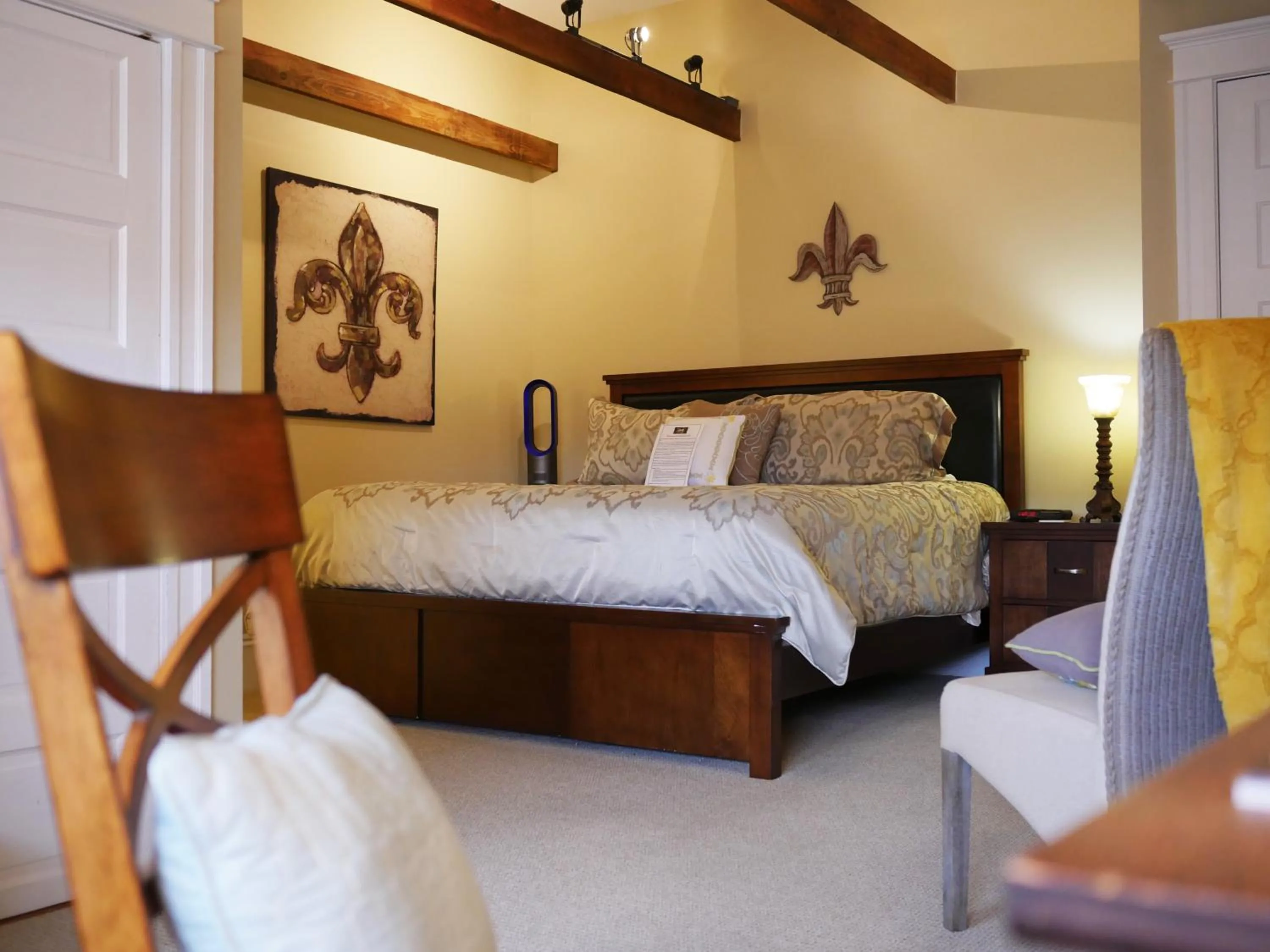 Photo of the whole room, Bed in Canal Street Inn