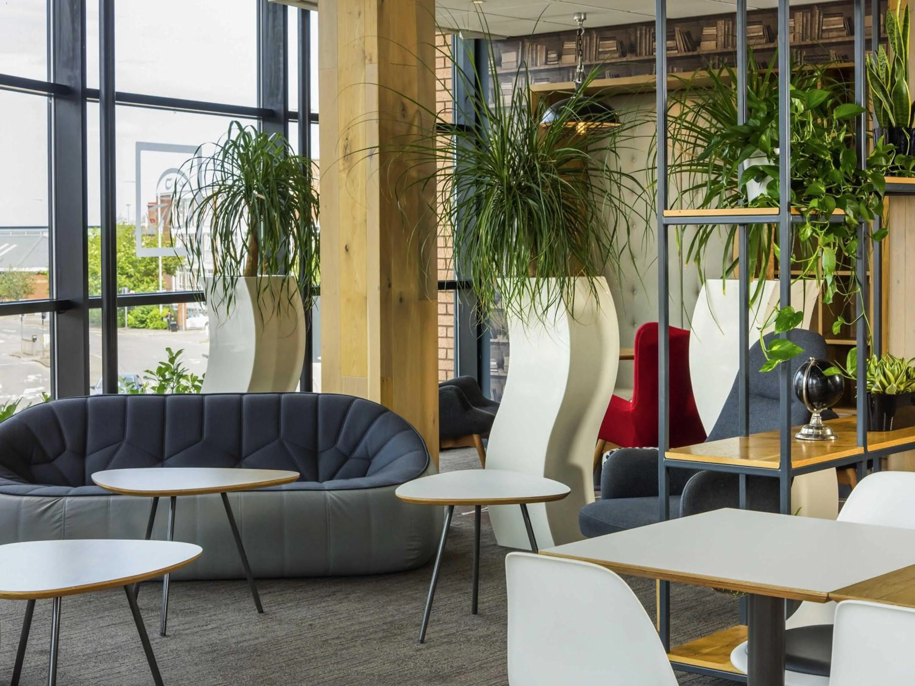 Restaurant/places to eat in ibis Leicester