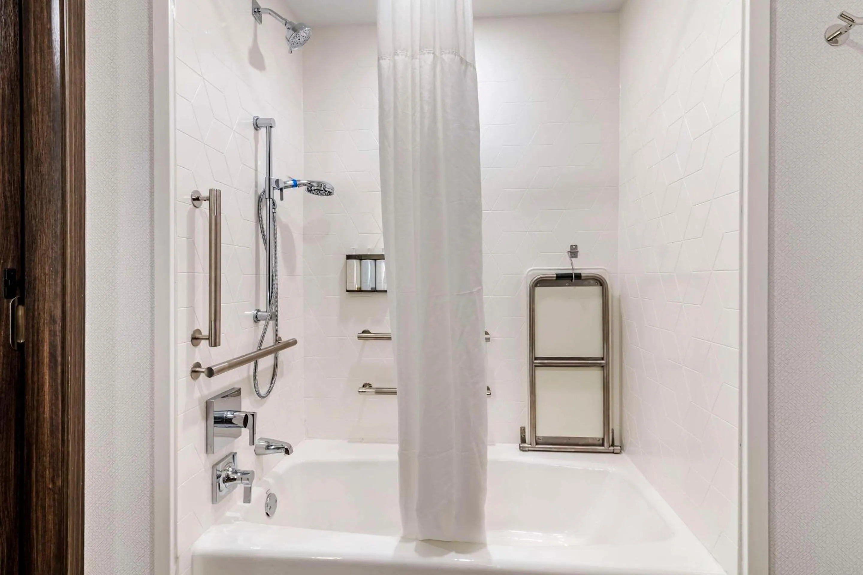 Shower in Cambria Hotel North Conway