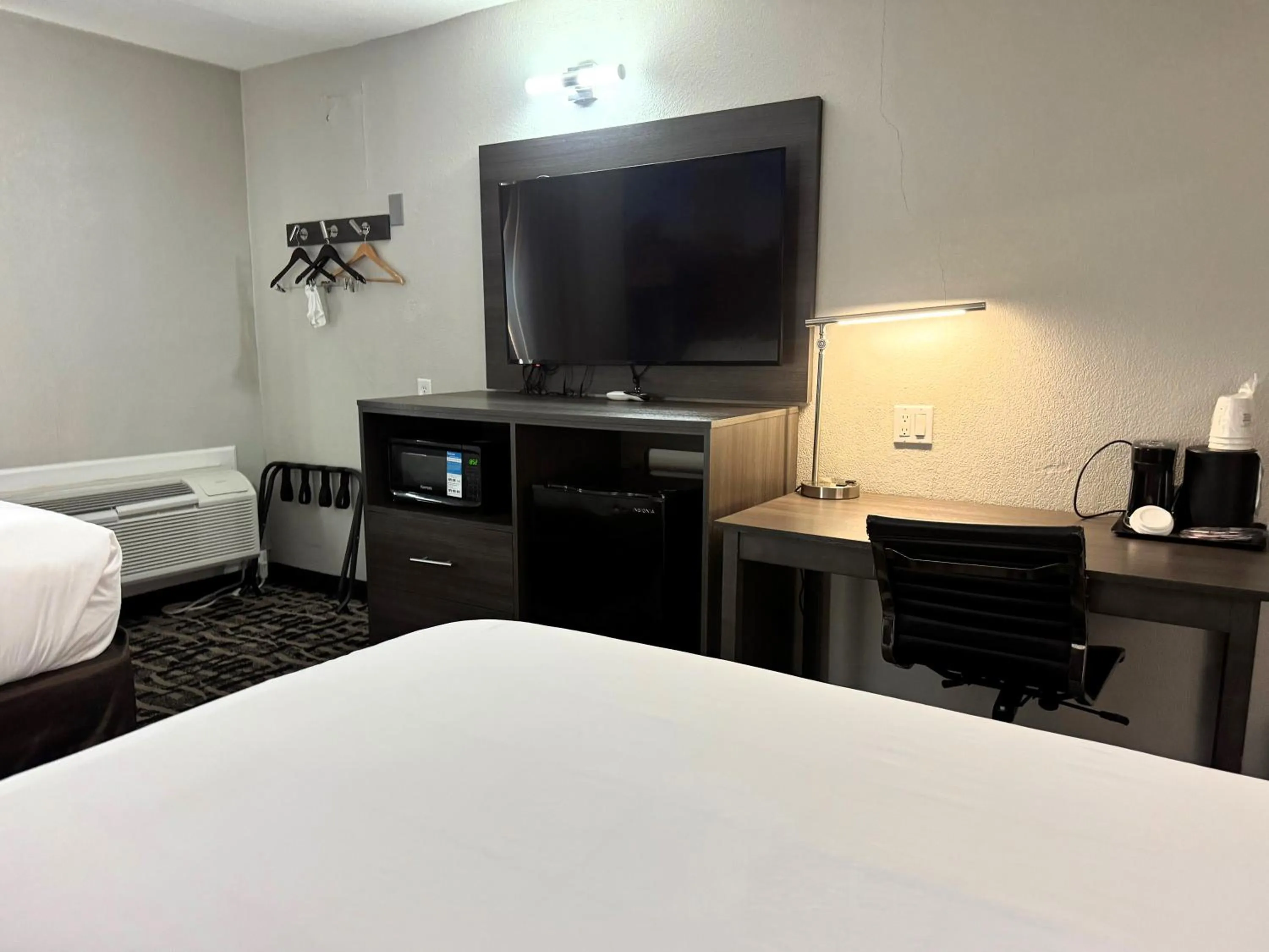 TV and multimedia, Bed in Wingate by Wyndham Horn Lake Southaven