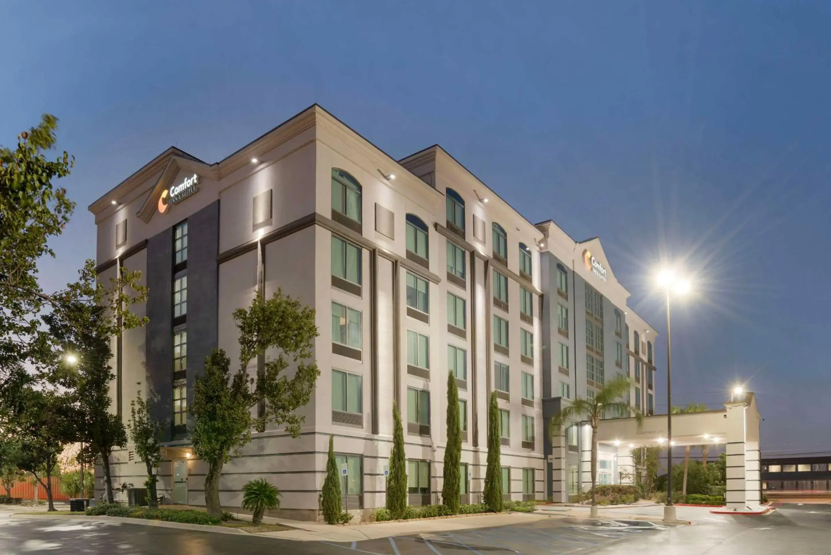 Property building in Comfort Inn & Suites New Orleans Airport North Property building in Comfort Inn & Suites New Orleans Airport North