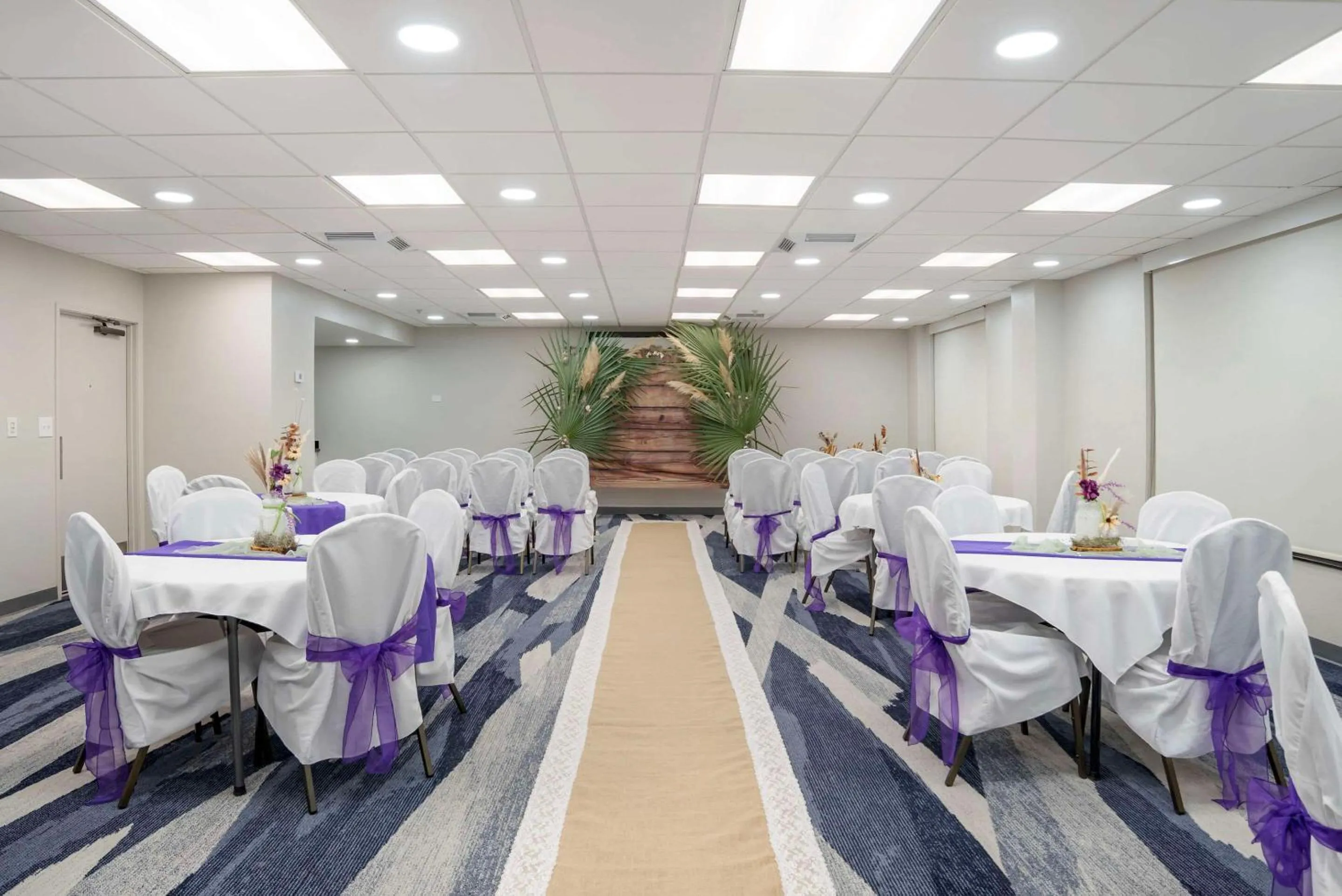 Meeting/conference room in Comfort Inn & Suites New Orleans Airport North