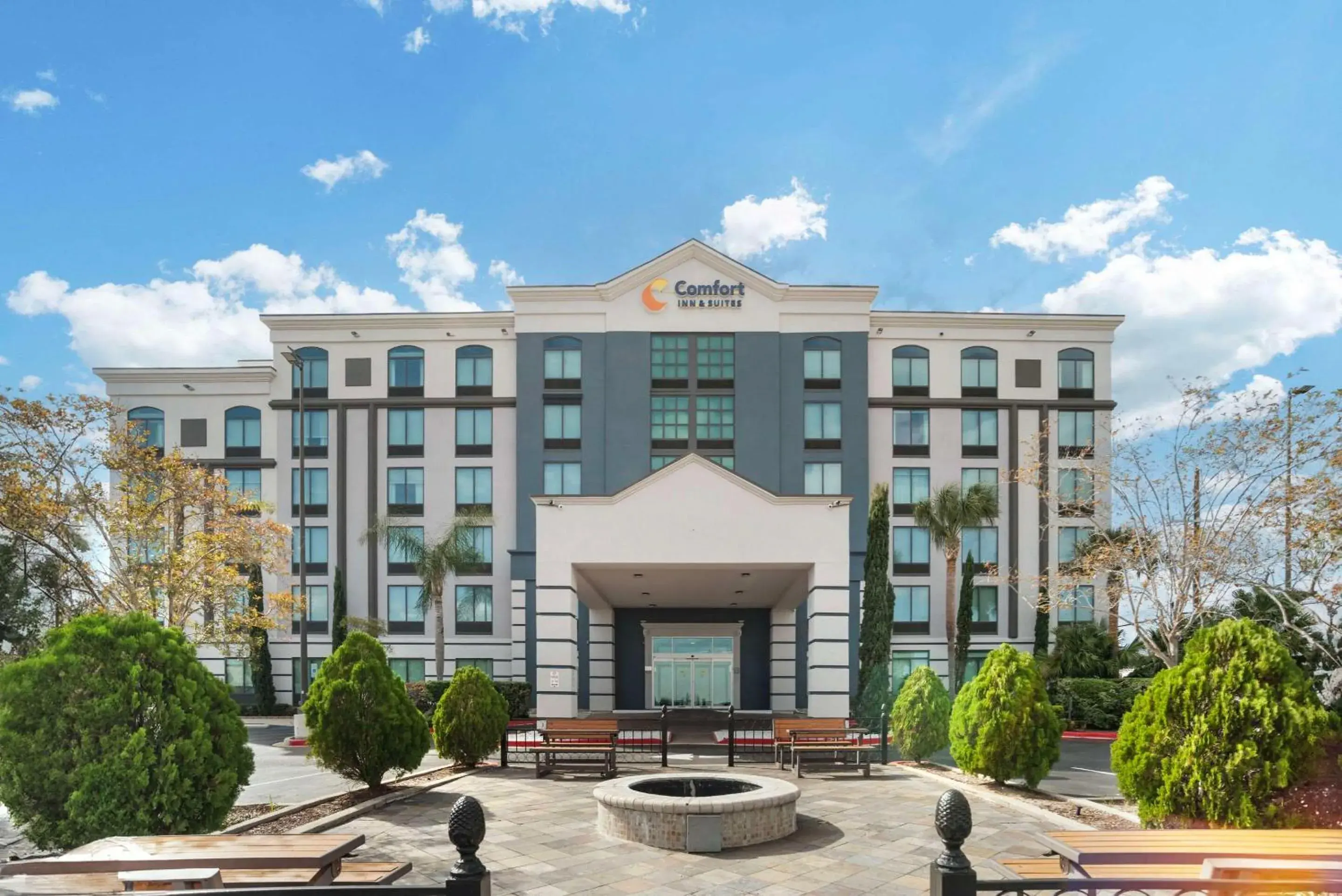 Property building in Comfort Inn & Suites New Orleans Airport North Property building in Comfort Inn & Suites New Orleans Airport North