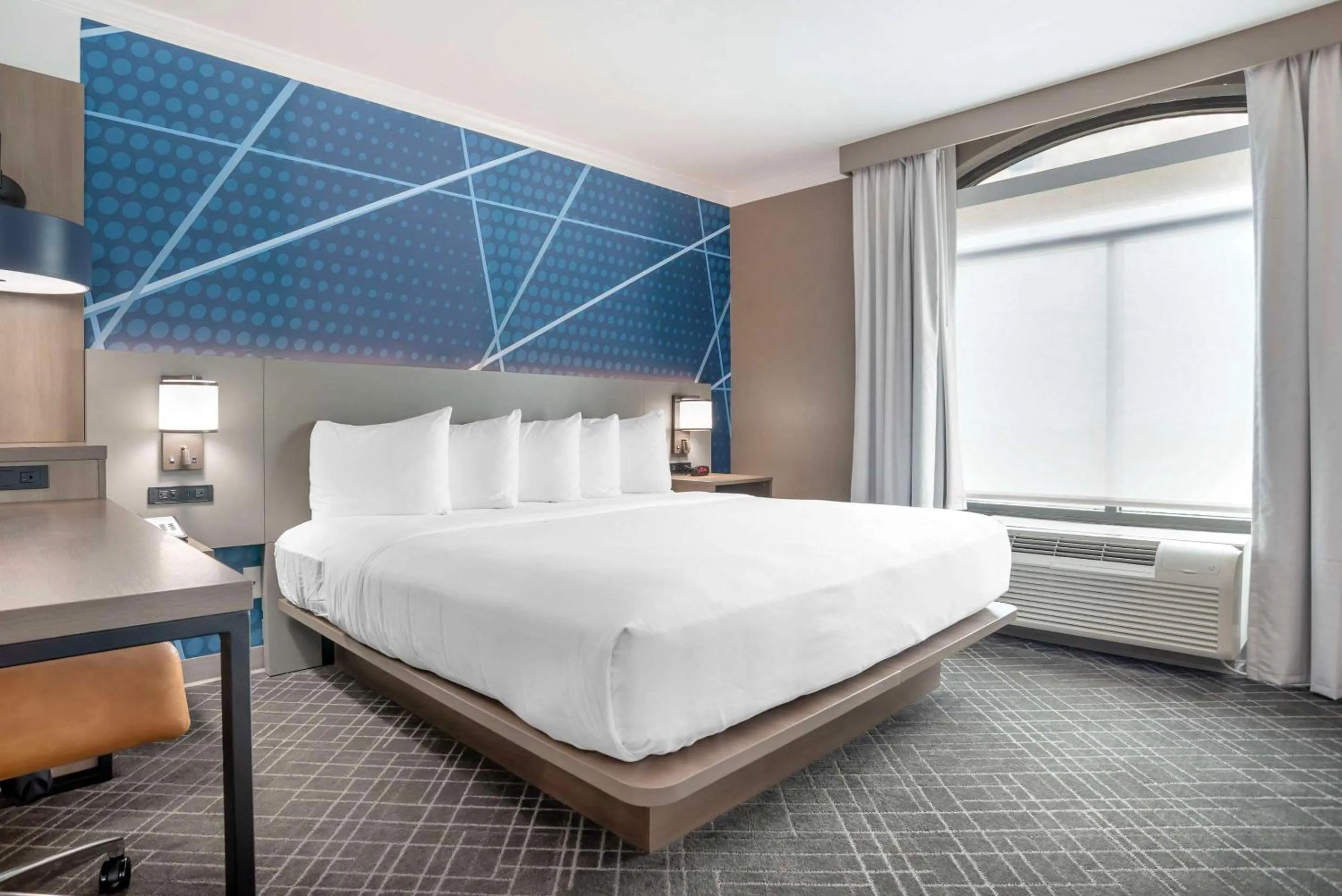 Bedroom, Bed in Comfort Inn & Suites New Orleans Airport North