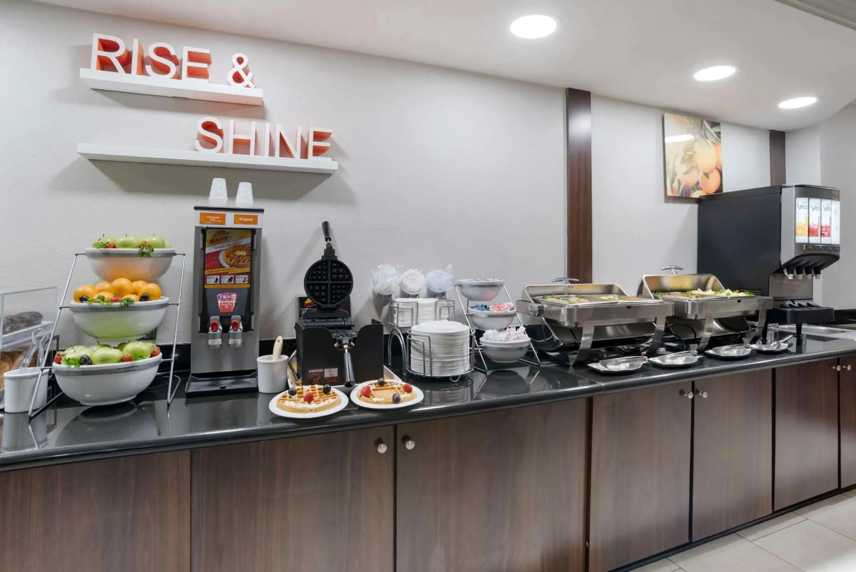 Breakfast in Comfort Inn & Suites New Orleans Airport North Breakfast in Comfort Inn & Suites New Orleans Airport North