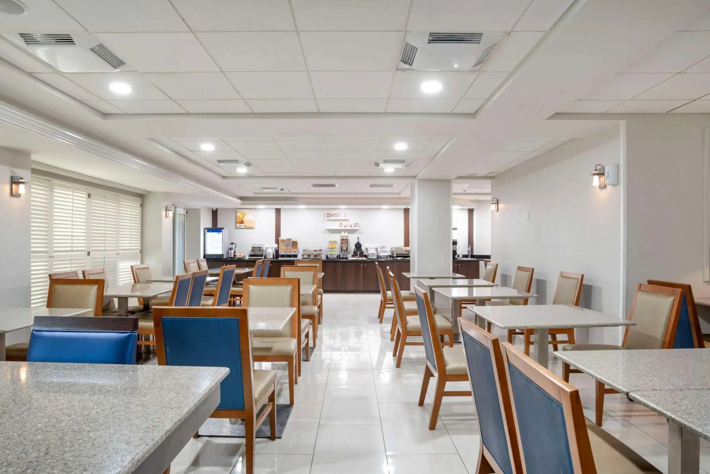 Breakfast in Comfort Inn & Suites New Orleans Airport North Breakfast in Comfort Inn & Suites New Orleans Airport North