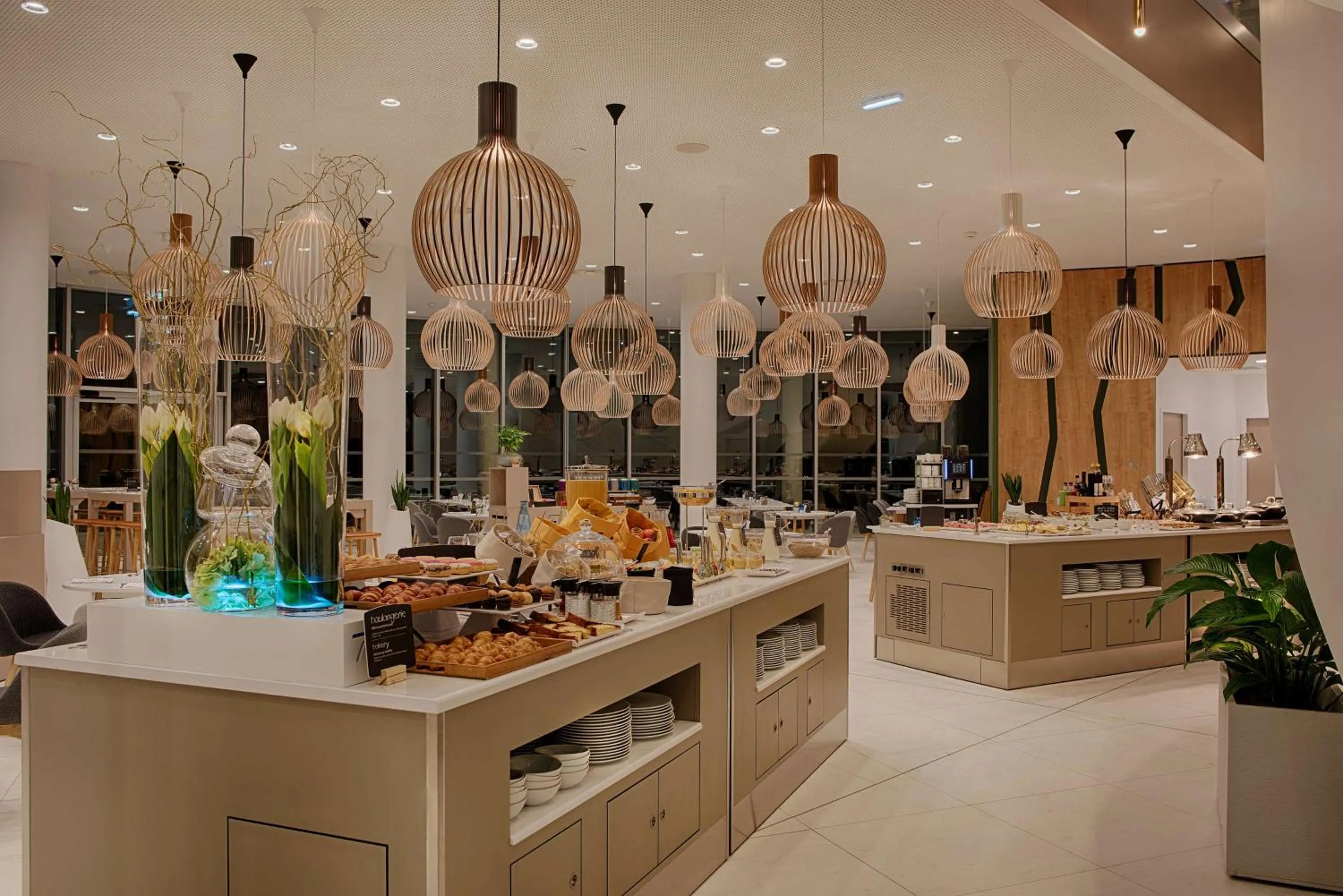 Restaurant/places to eat in NH Toulouse Airport