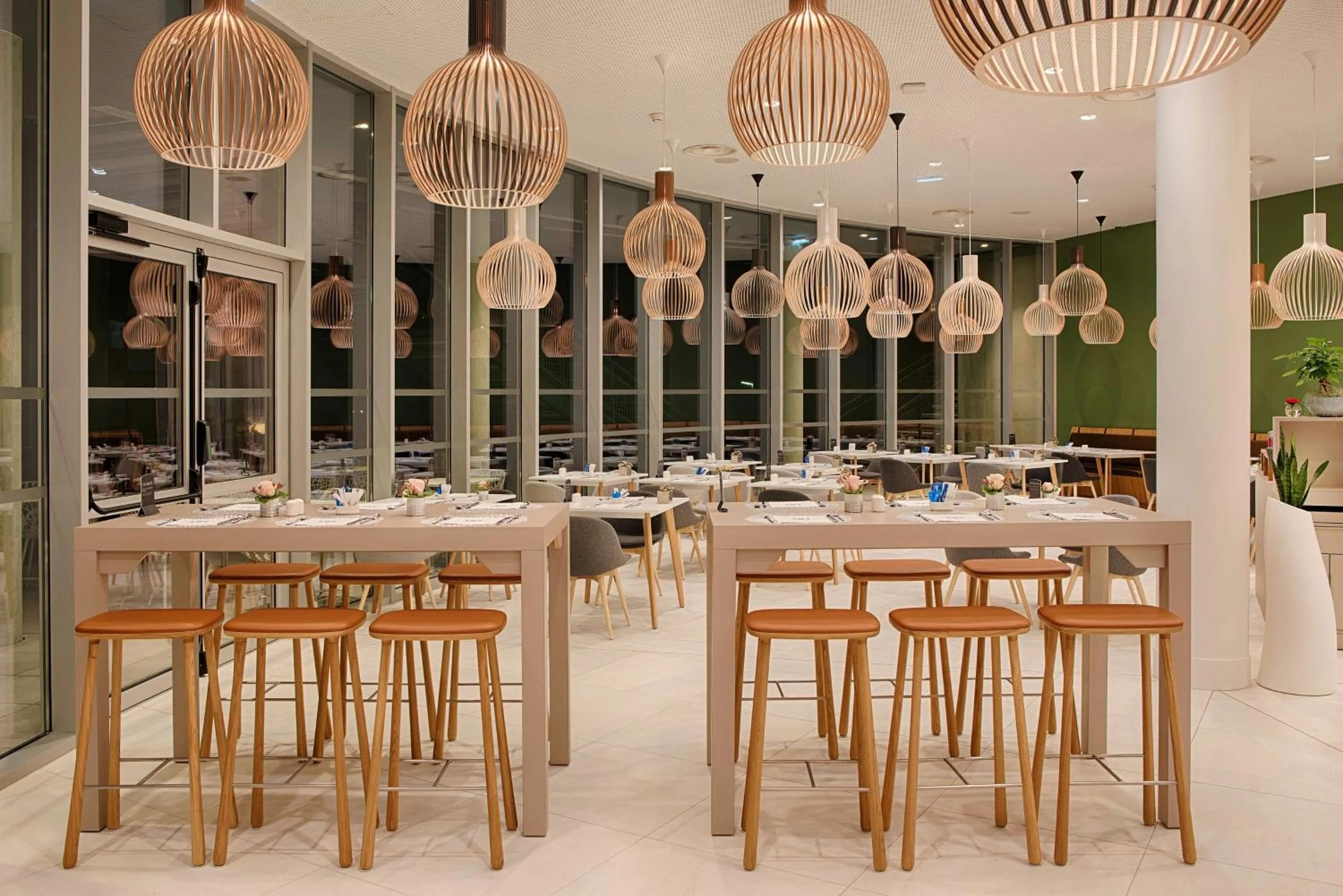 Restaurant/places to eat in NH Toulouse Airport