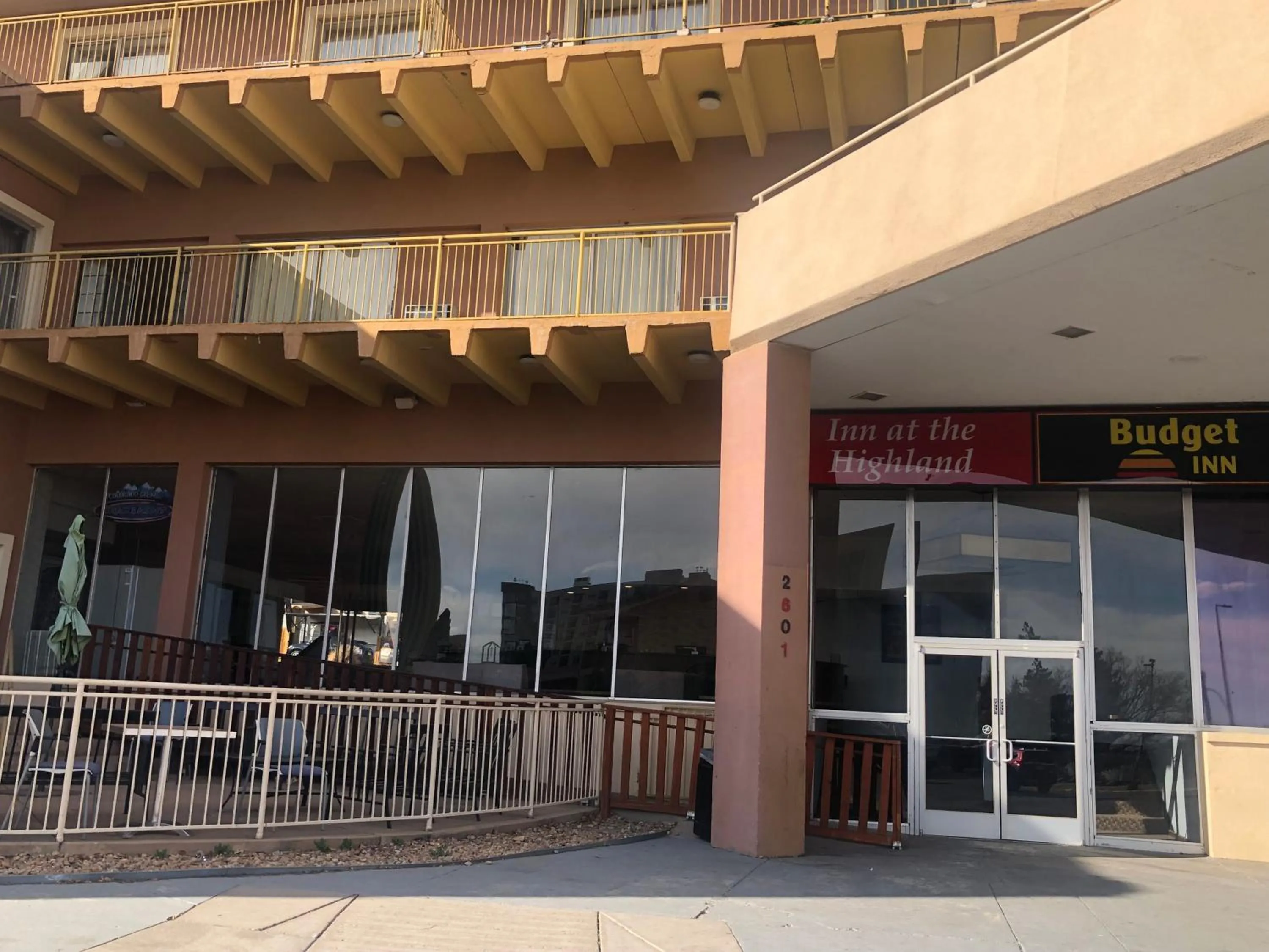 Facade/entrance in Budget Inn Denver Downtown