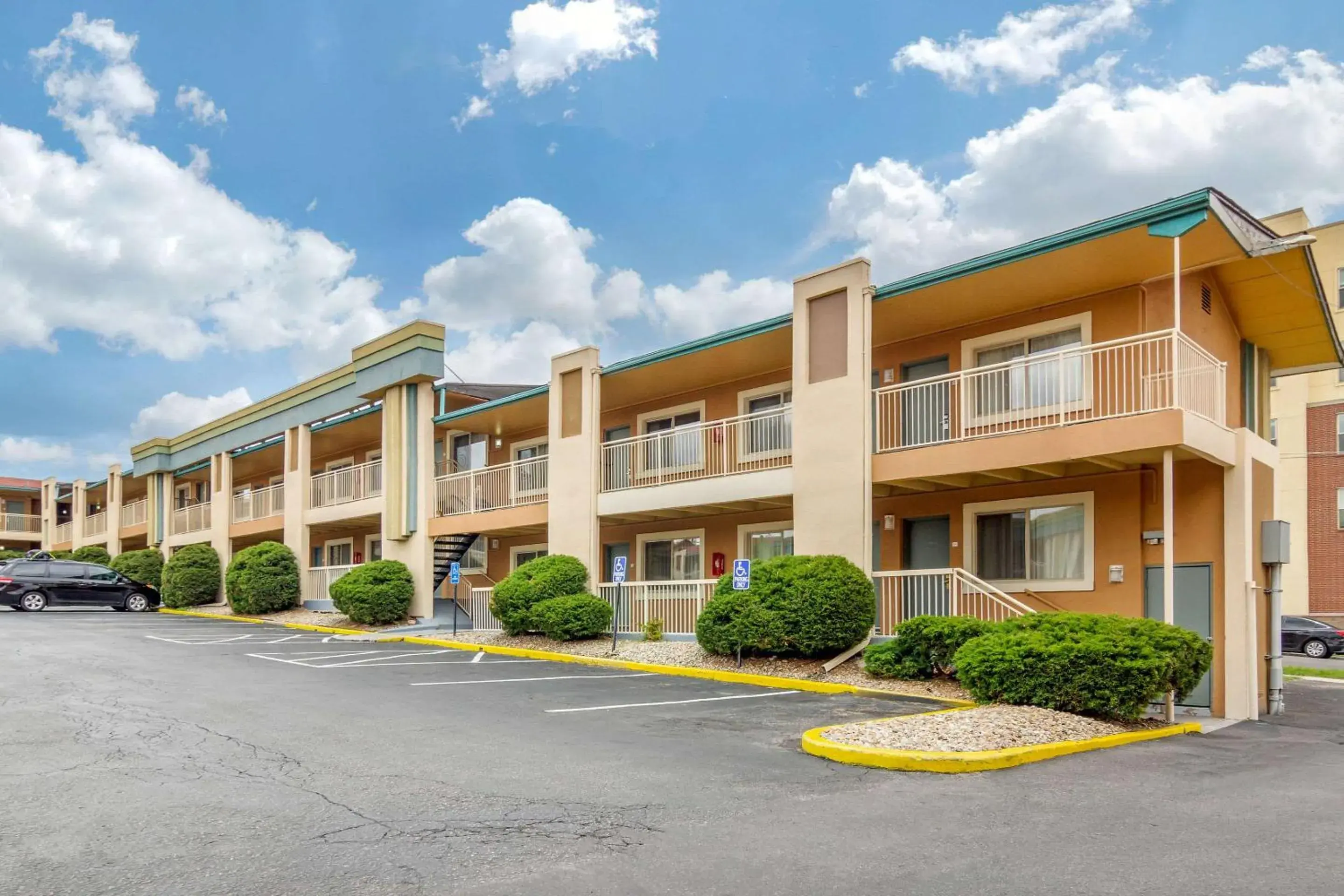 Property Building in Rodeway Inn Denver Downtown