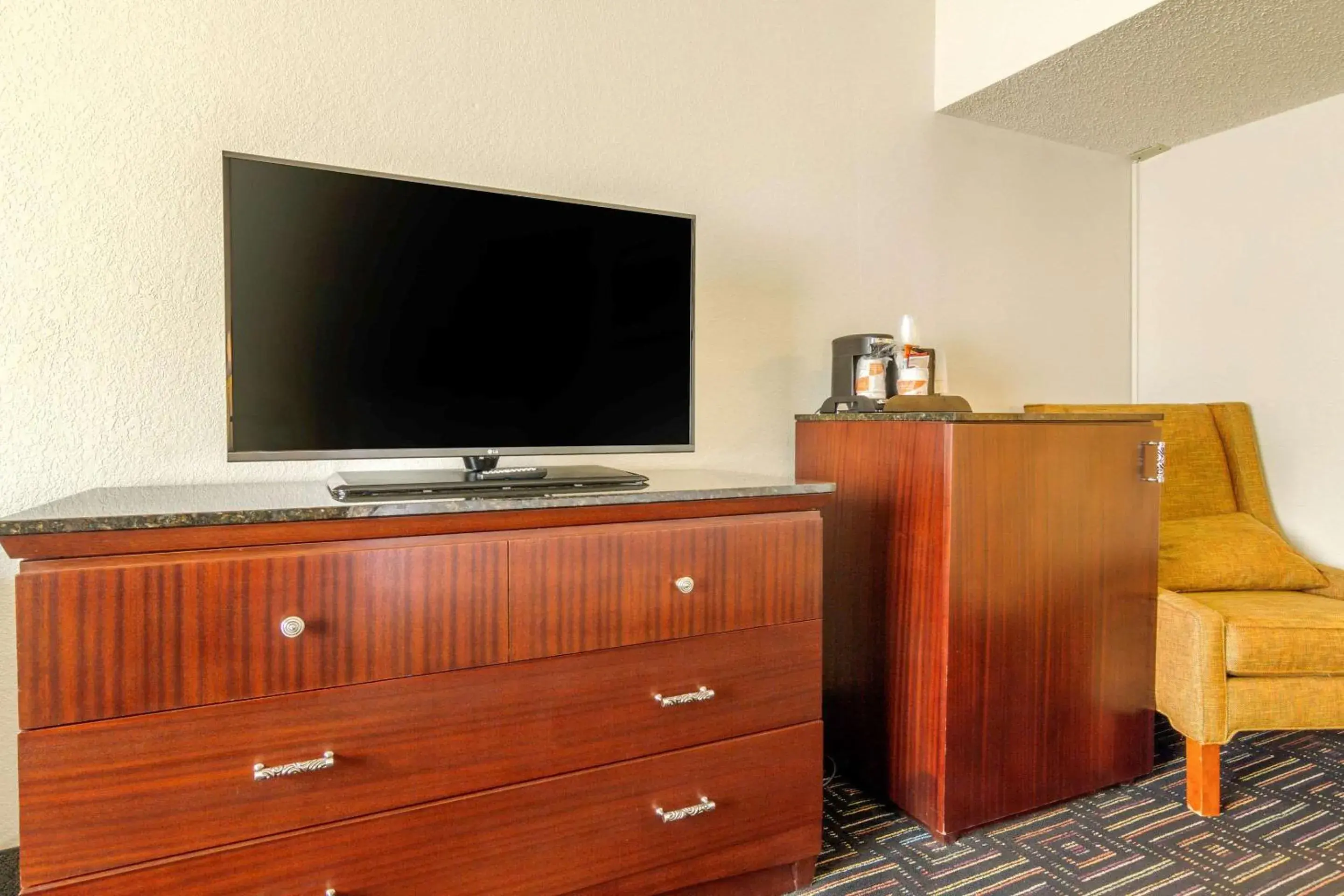 Photo of the whole room, TV/Entertainment Center in Rodeway Inn Denver Downtown
