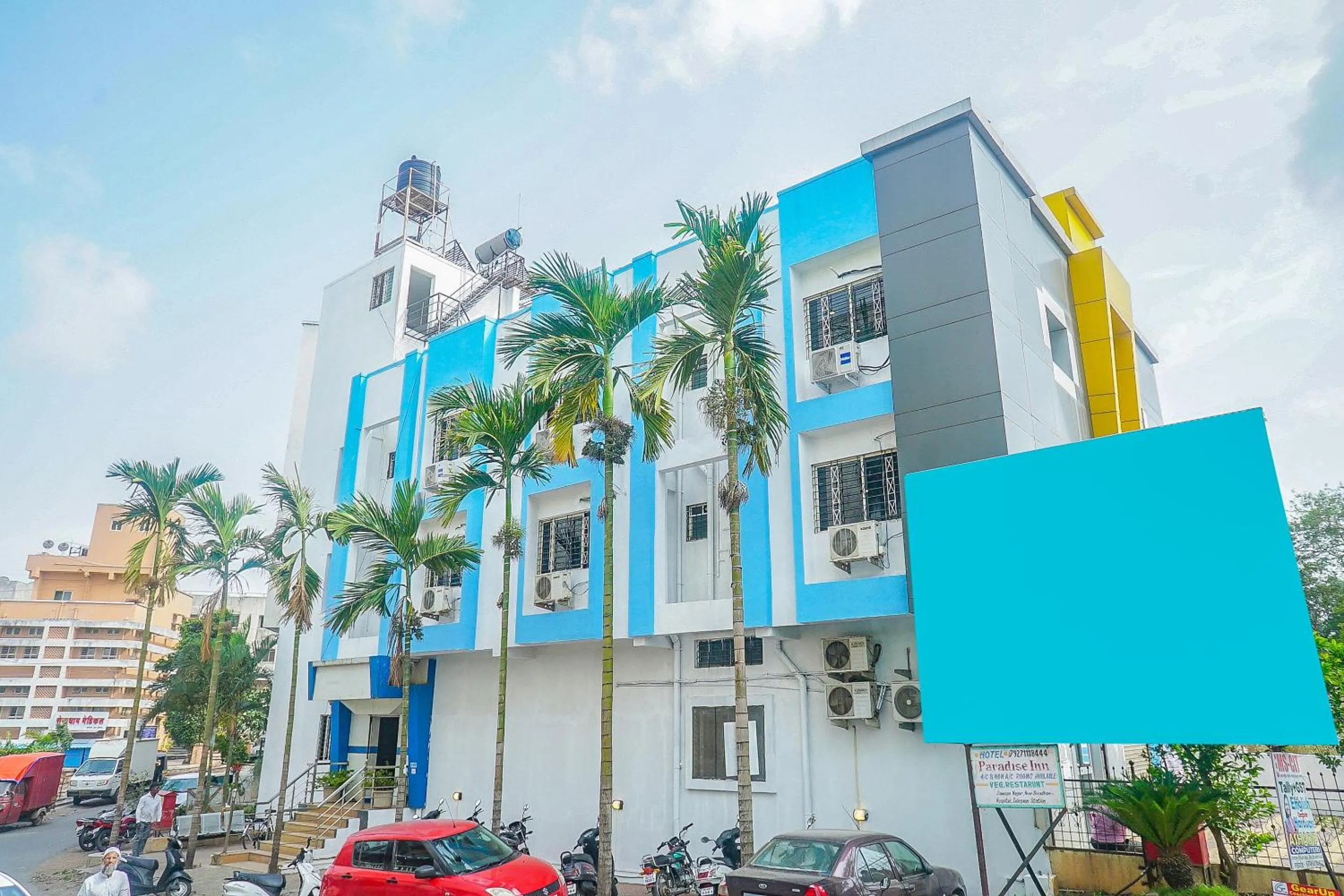 Facade/entrance in Hotel O Paradise Inn Talegaon Dabhade